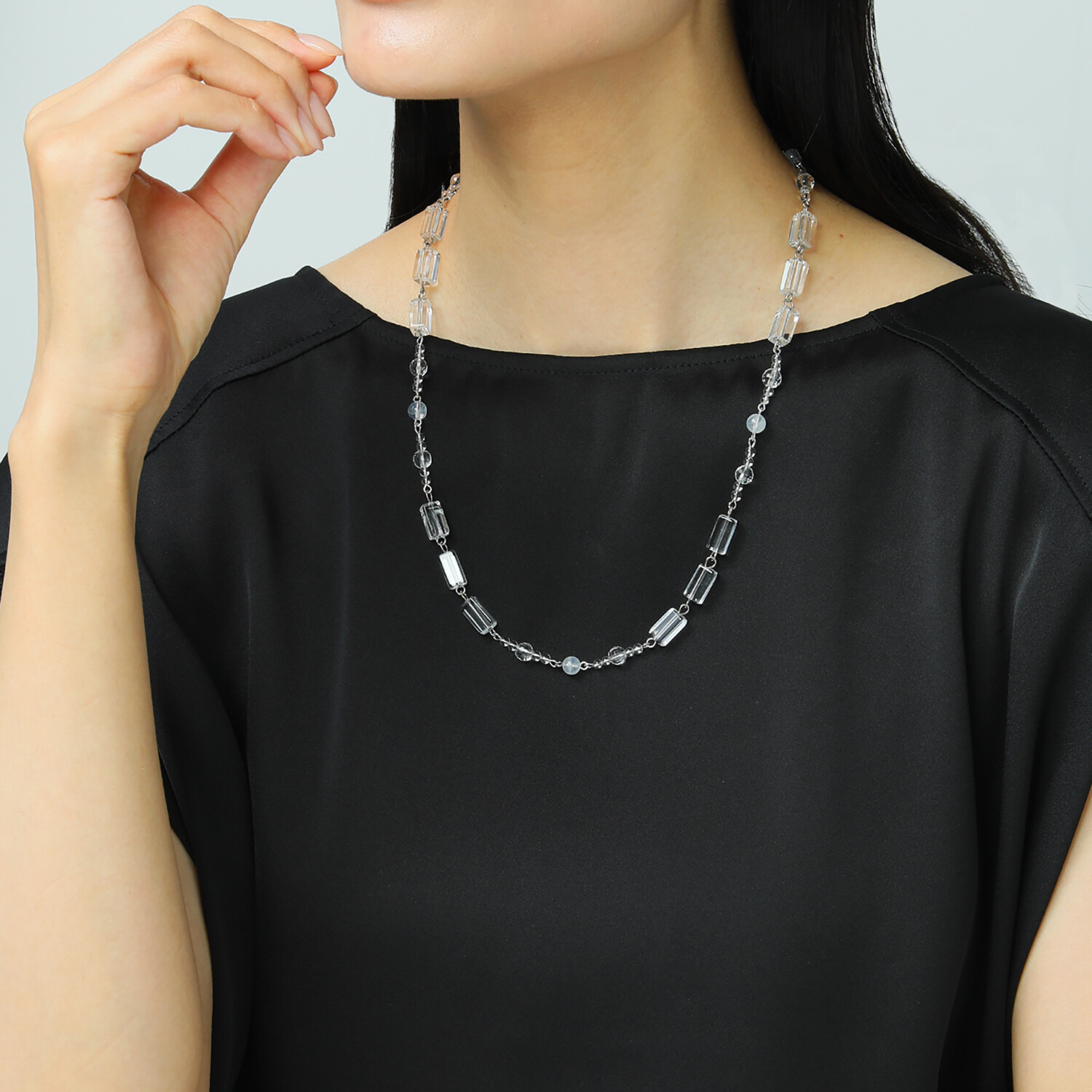 クリスタルバイアビステ クォーツ レクタングルネックレス