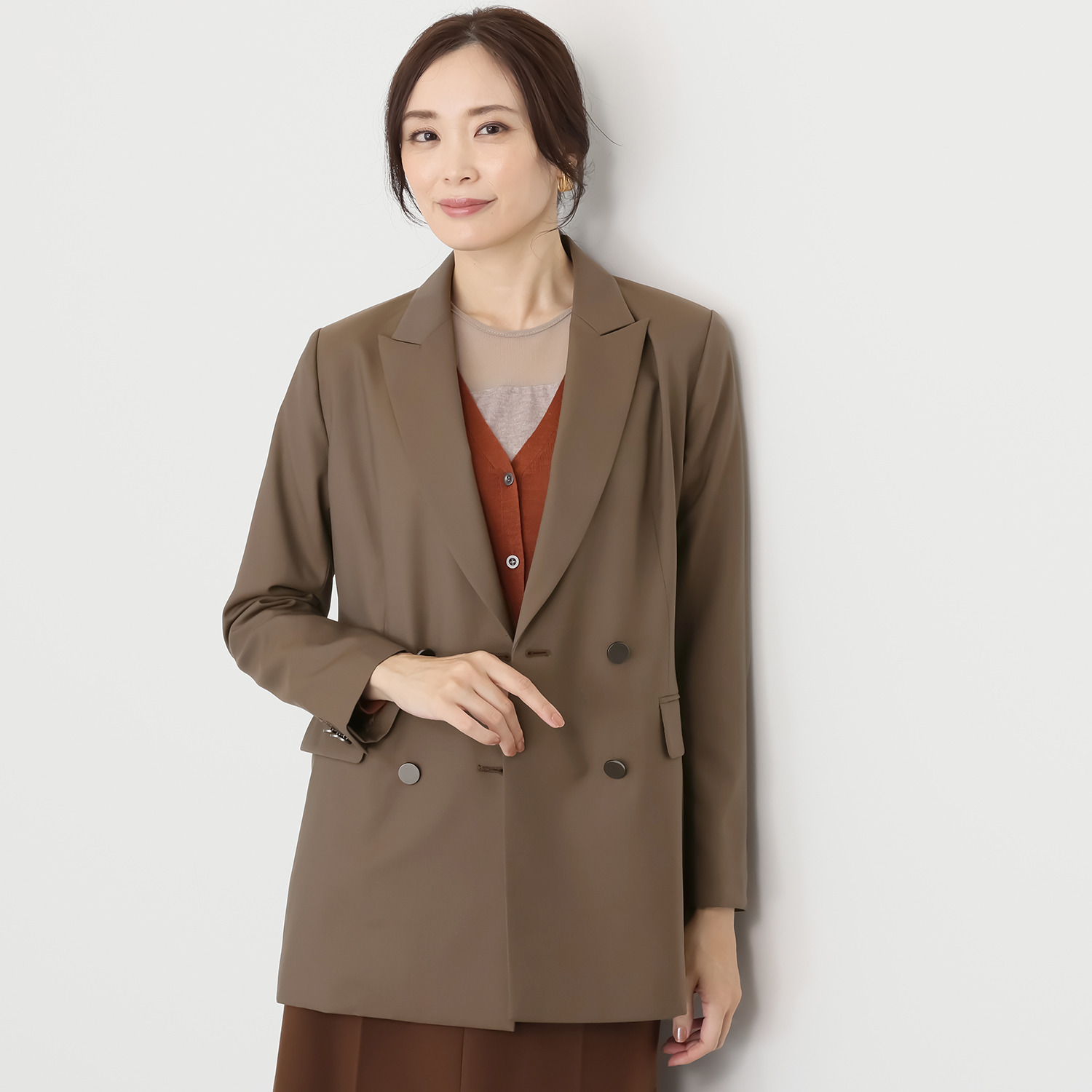 メリオン 上質ウールで仕立てた ピークドラペル ジャケット