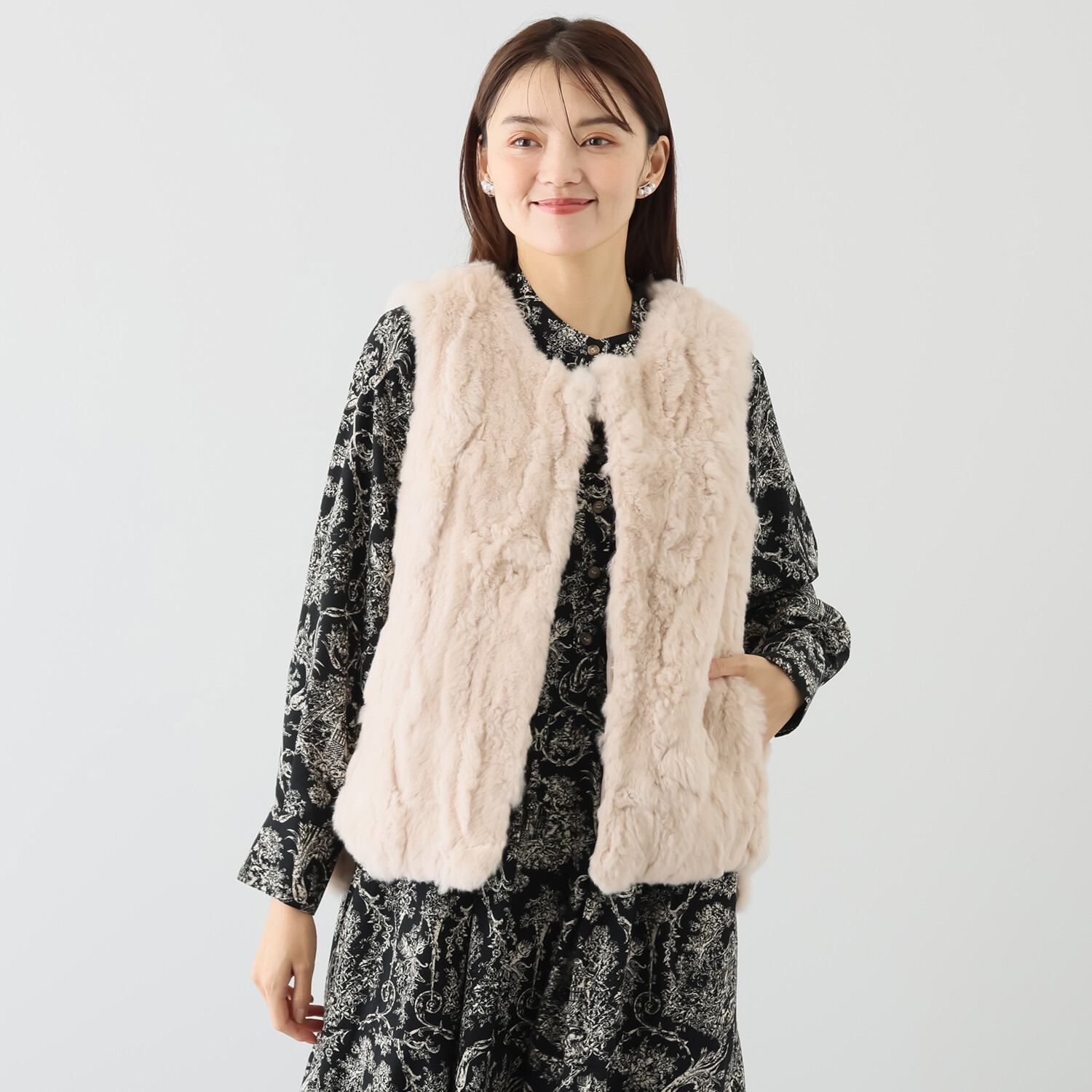 ティエドゥール レッキスラビット サイドスリット入り Ｖネックベスト