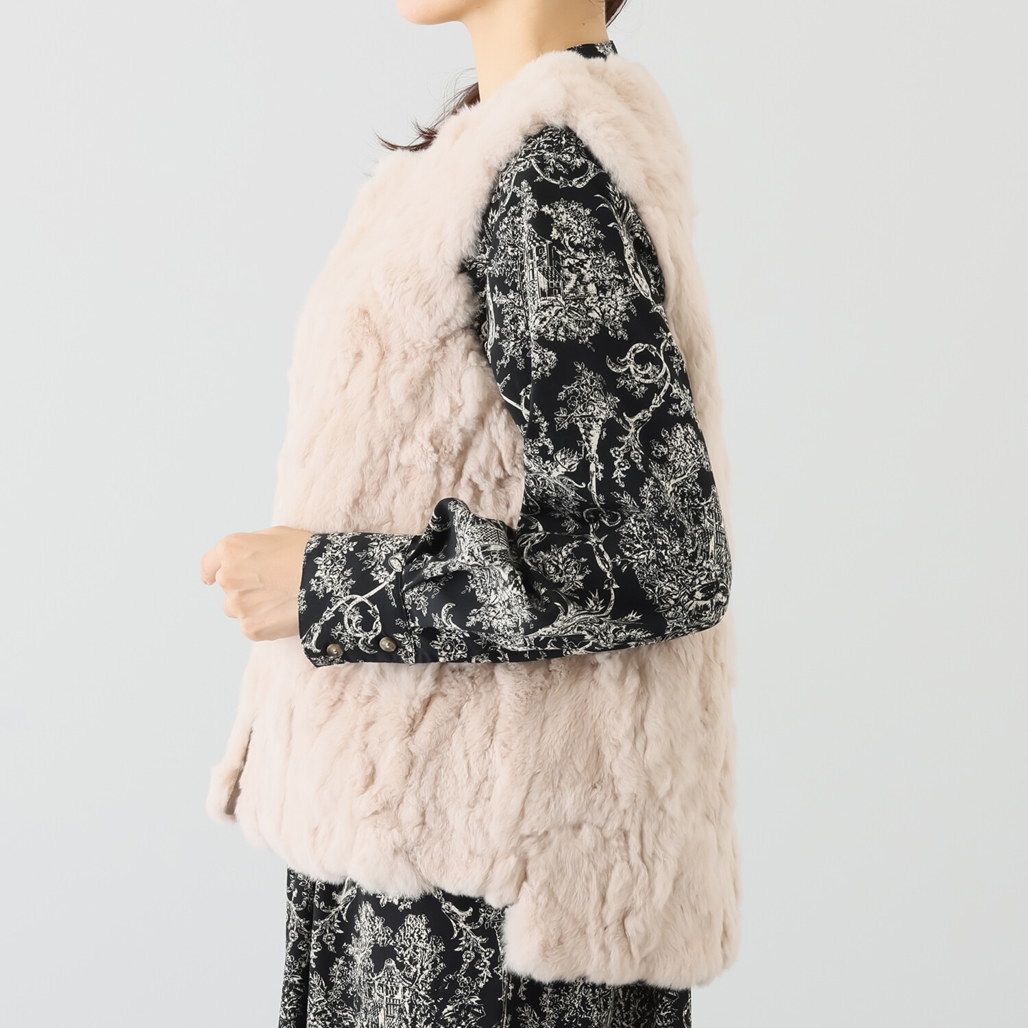 ティエドゥール レッキスラビット サイドスリット入り Ｖネックベスト