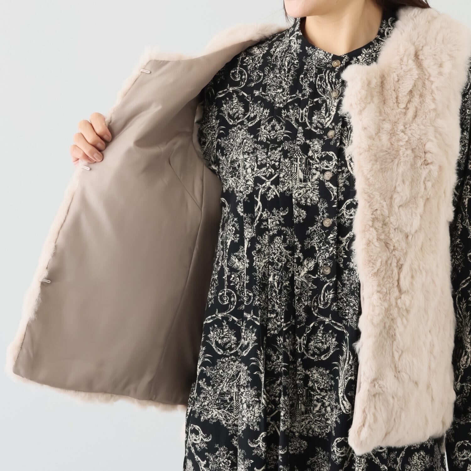 ティエドゥール レッキスラビット サイドスリット入り Ｖネックベスト