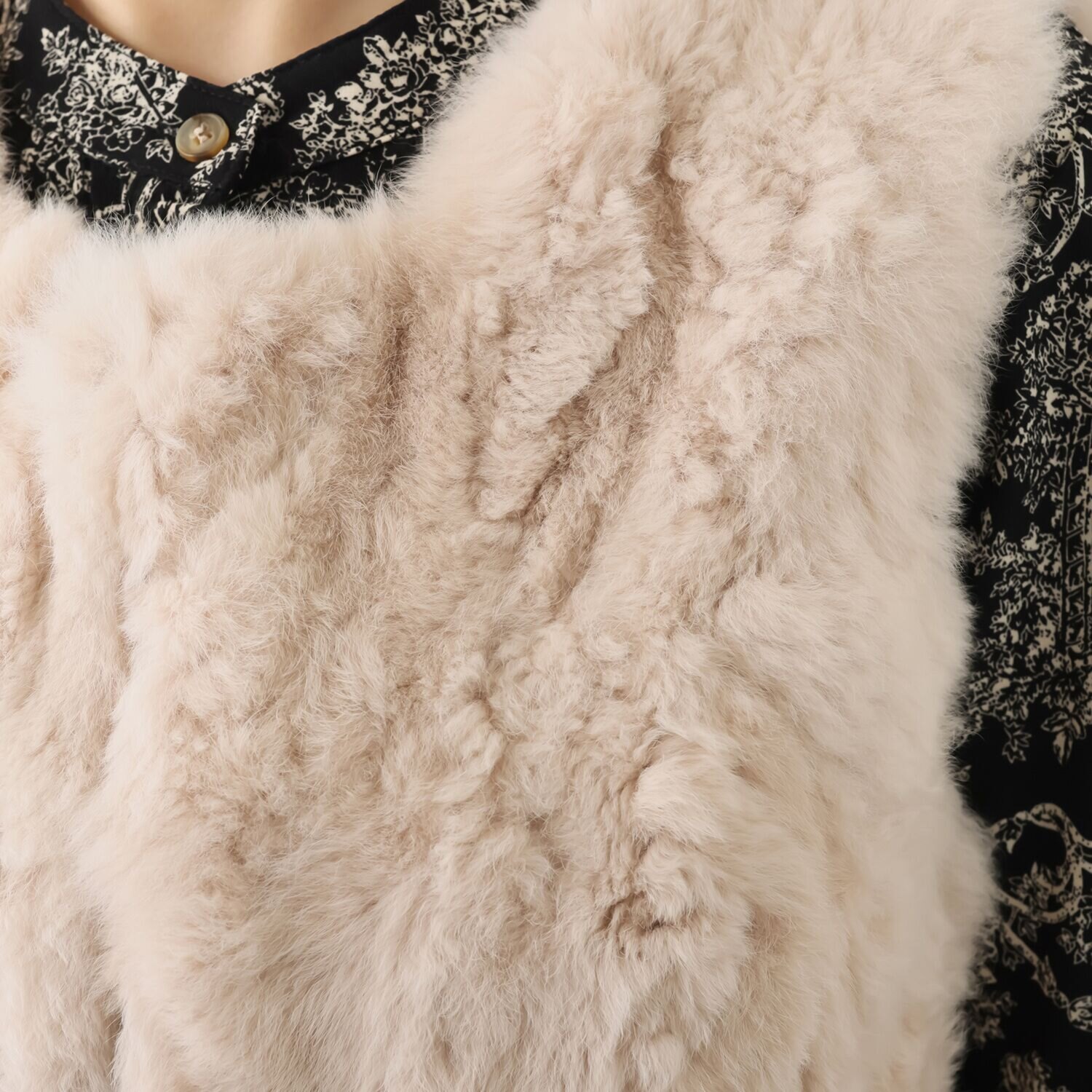 ティエドゥール レッキスラビット サイドスリット入り Ｖネックベスト