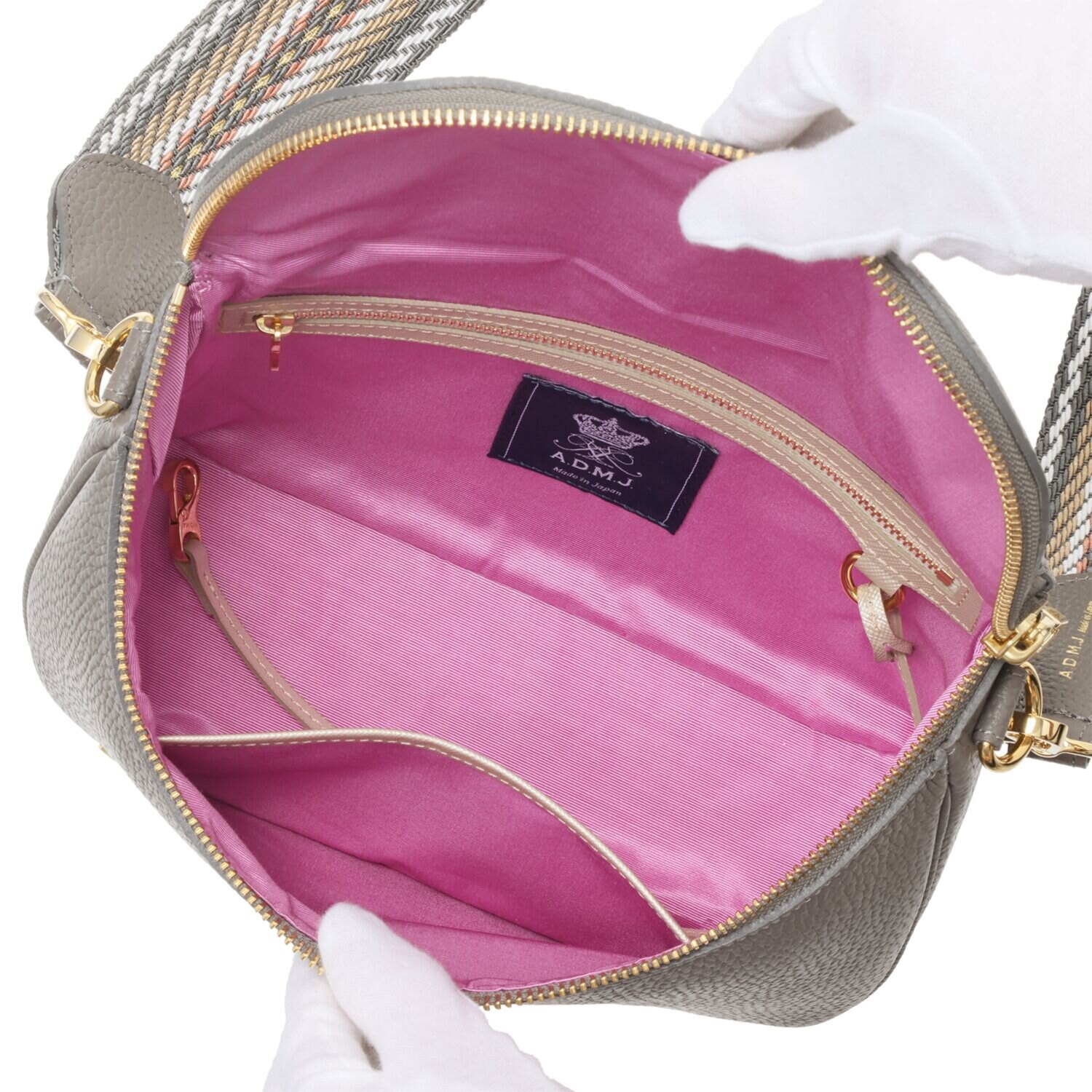 エーディーエムジェイ 牛革シュリンク型押し クロスボディバッグ ＜２０２５＞