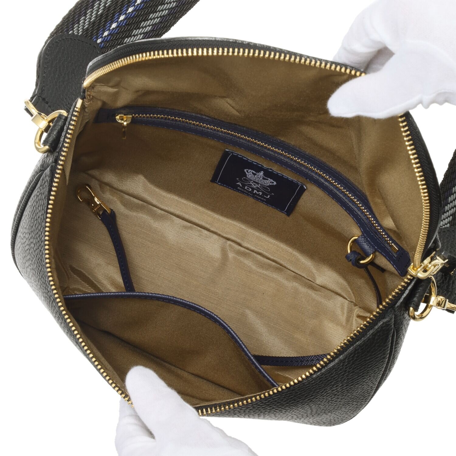 エーディーエムジェイ 牛革シュリンク型押し クロスボディバッグ ＜２０２５＞