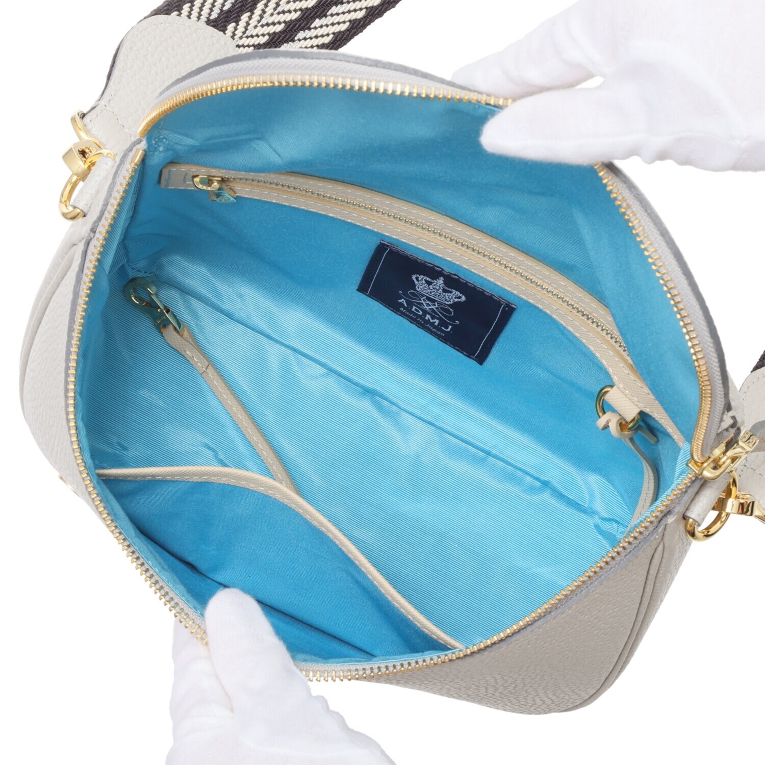 エーディーエムジェイ 牛革シュリンク型押し クロスボディバッグ ＜２０２５＞