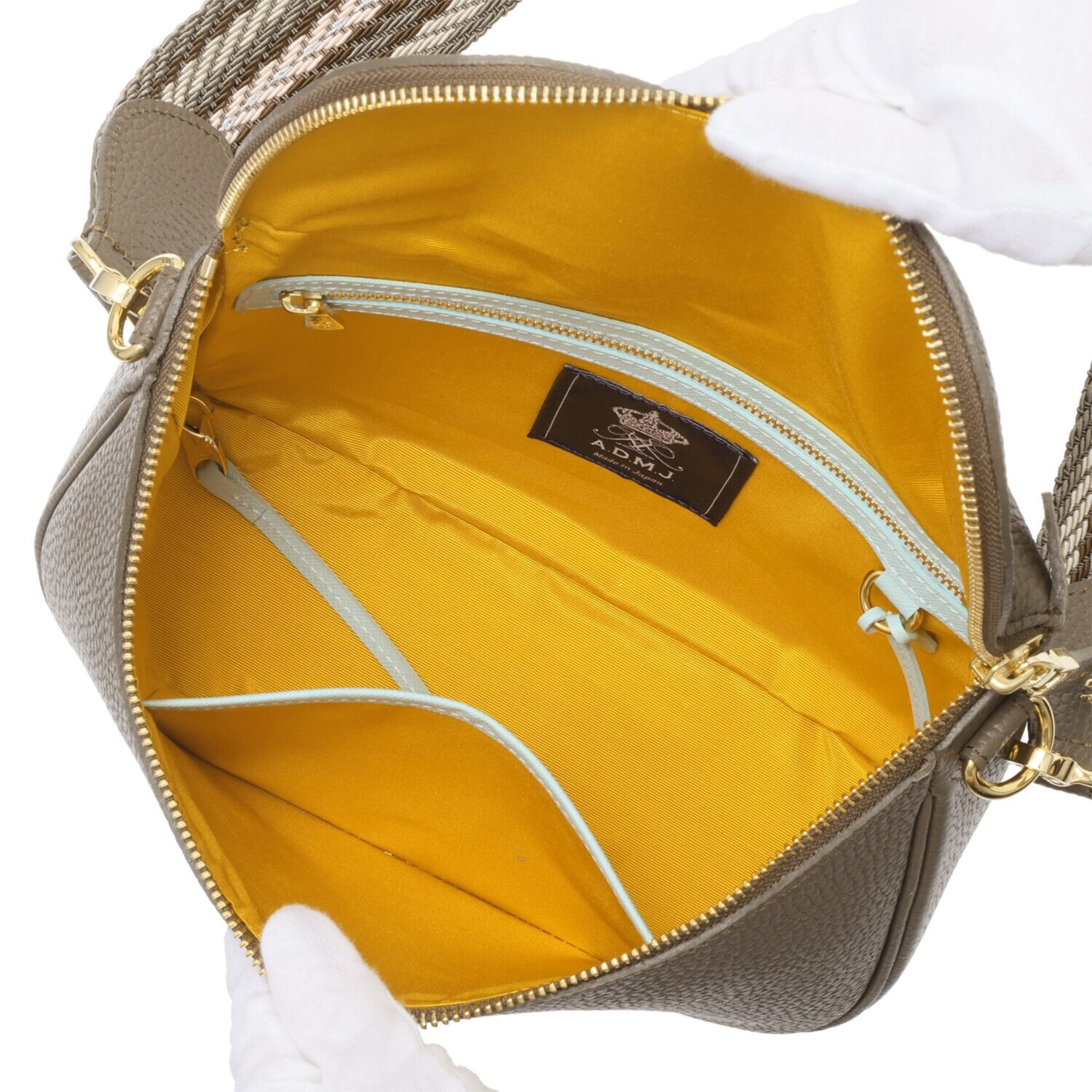 エーディーエムジェイ 牛革シュリンク型押し クロスボディバッグ ＜２０２５＞