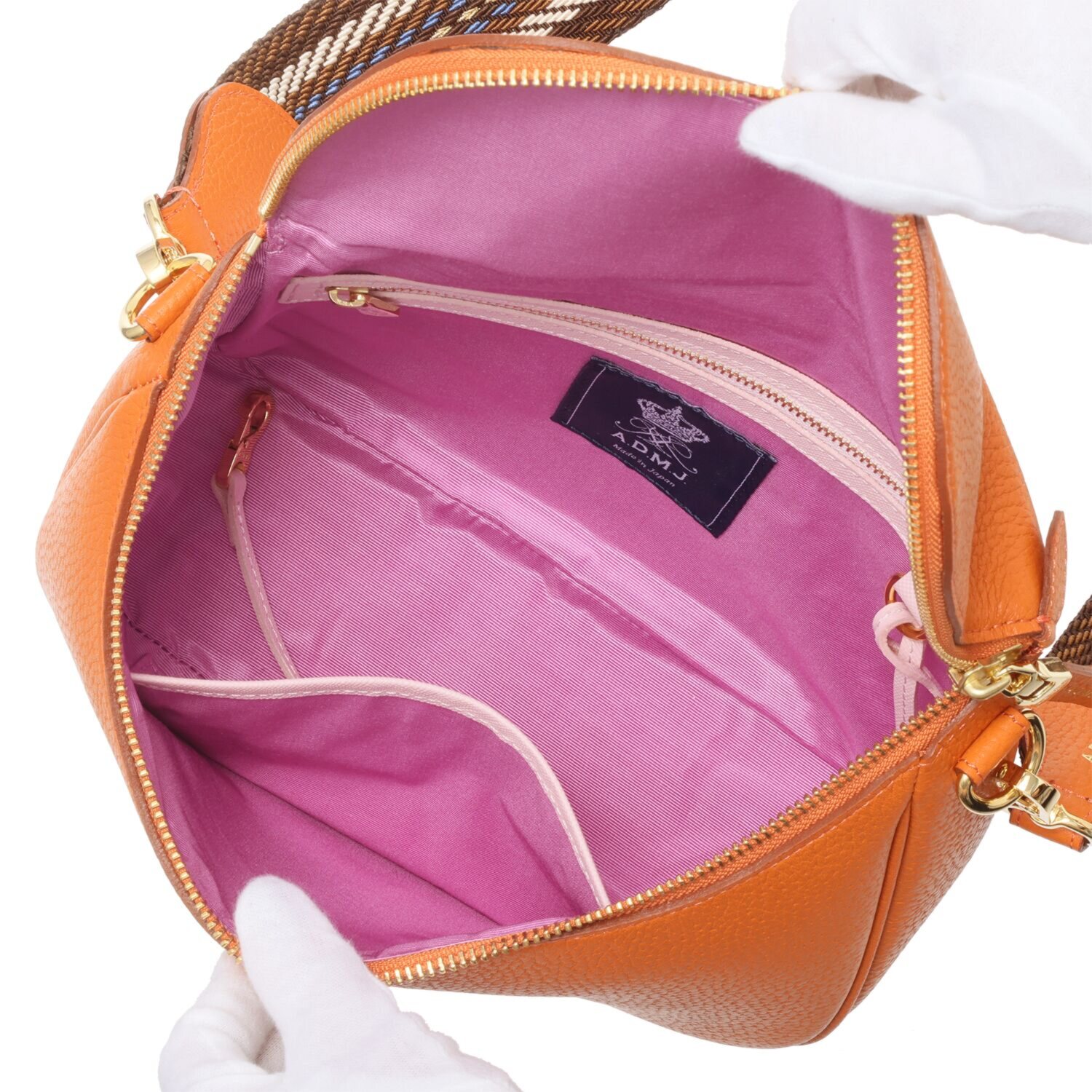 エーディーエムジェイ 牛革シュリンク型押し クロスボディバッグ ＜２０２５＞