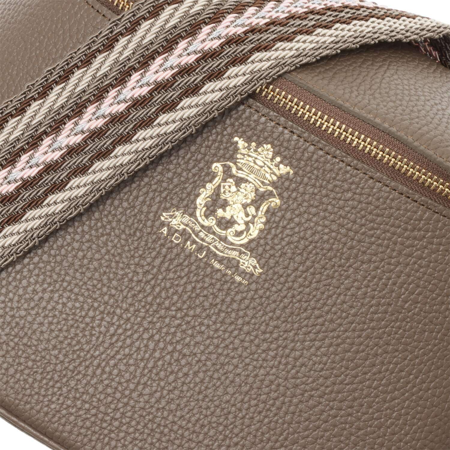 エーディーエムジェイ 牛革シュリンク型押し クロスボディバッグ ＜２０２５＞