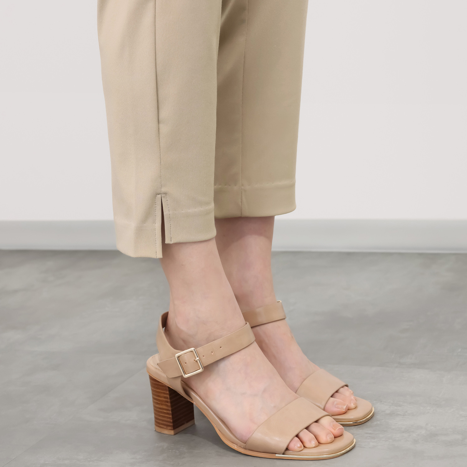 ラ・シュシュ ＵＶカット・接触冷感 吸水速乾 コットン混生地で快適 ３Ｄテーパードパンツ ＜股下６０ｃｍ＞