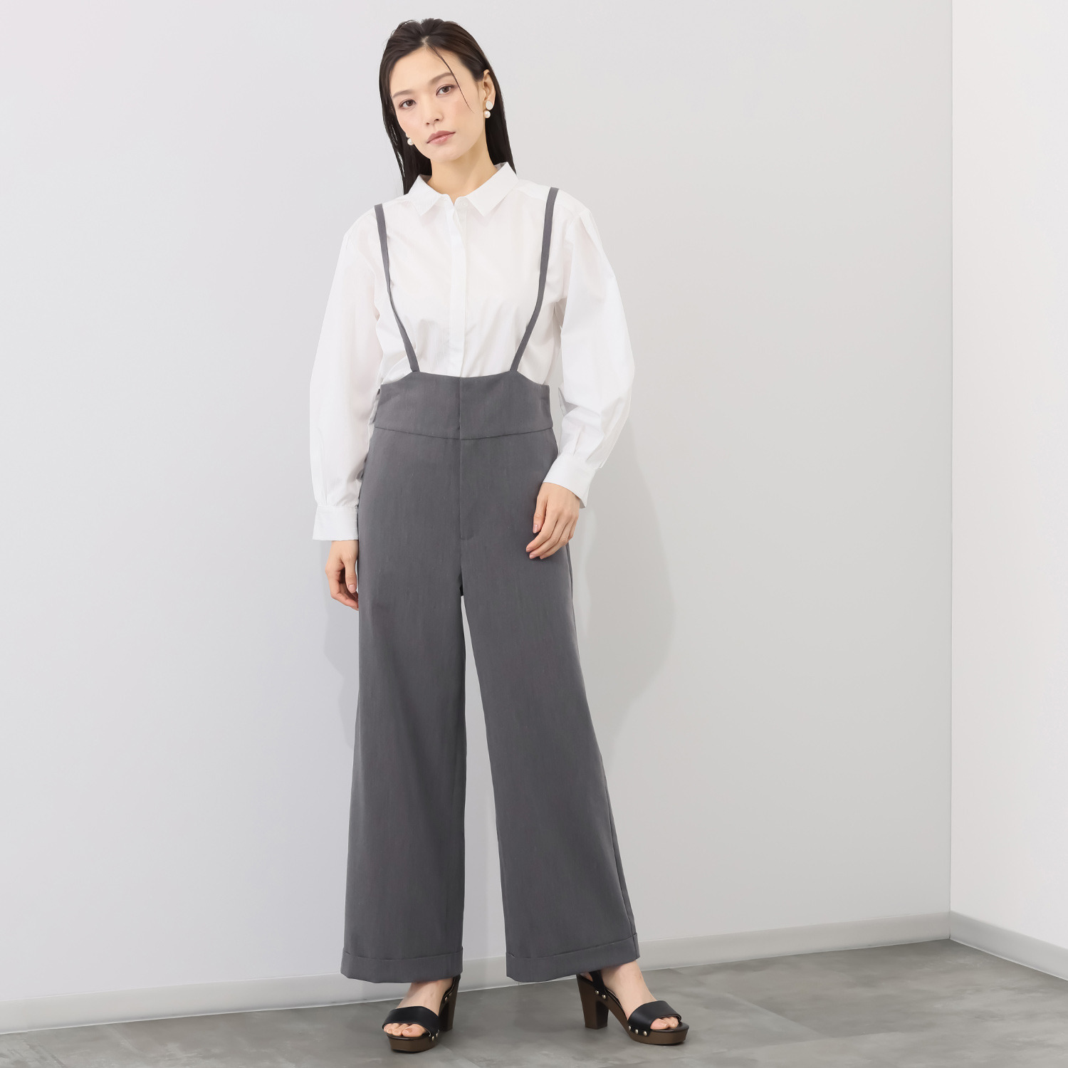 イロプライム ハイウエストの スタイルアップサロペット