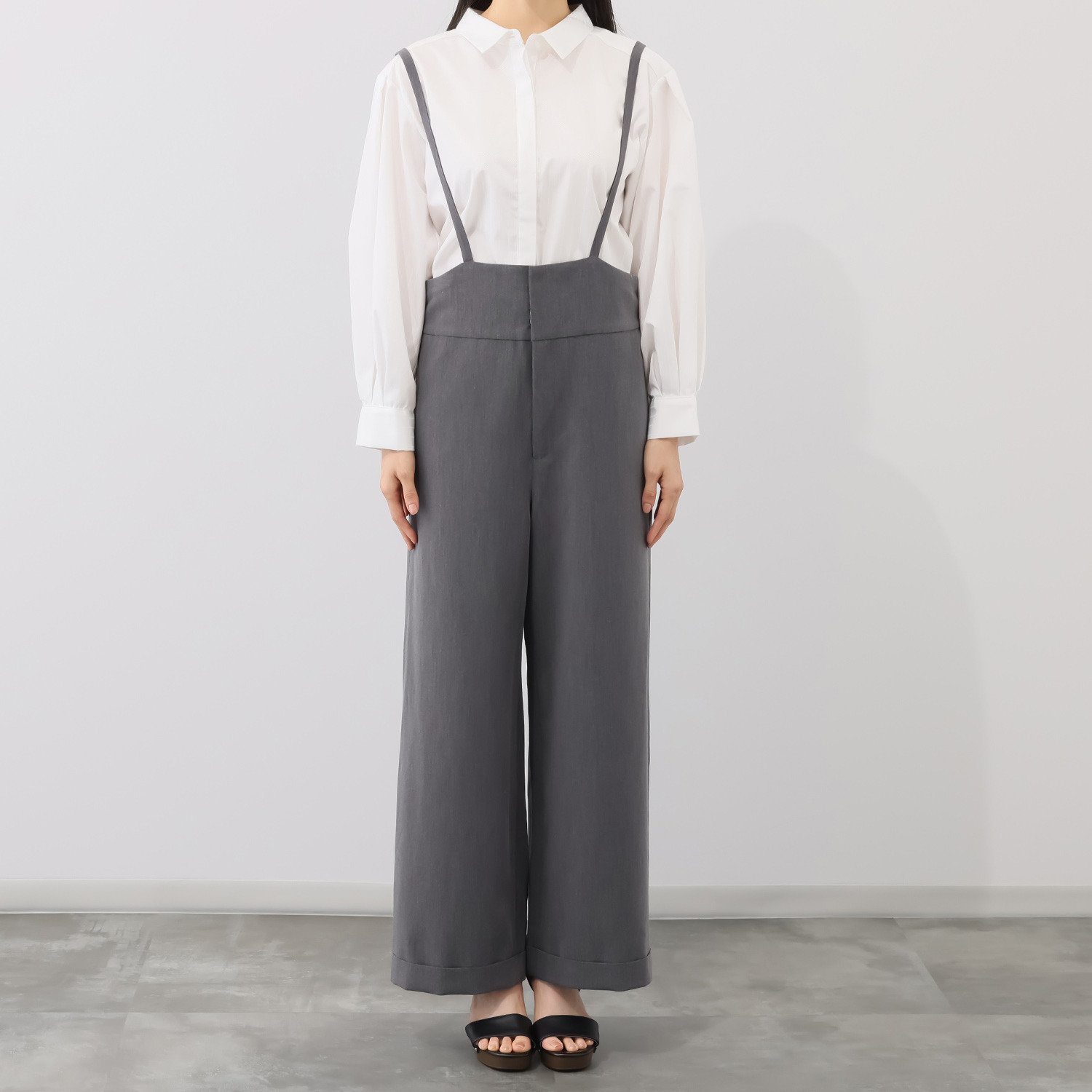 イロプライム ハイウエストの スタイルアップサロペット