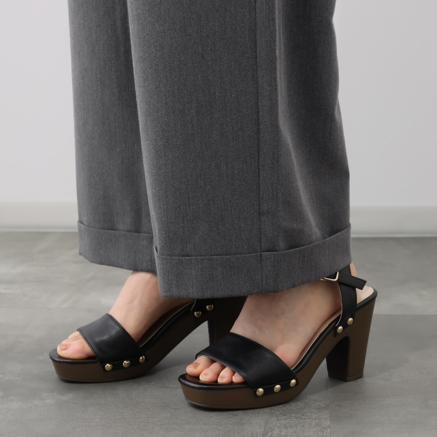 イロプライム ハイウエストの スタイルアップサロペット