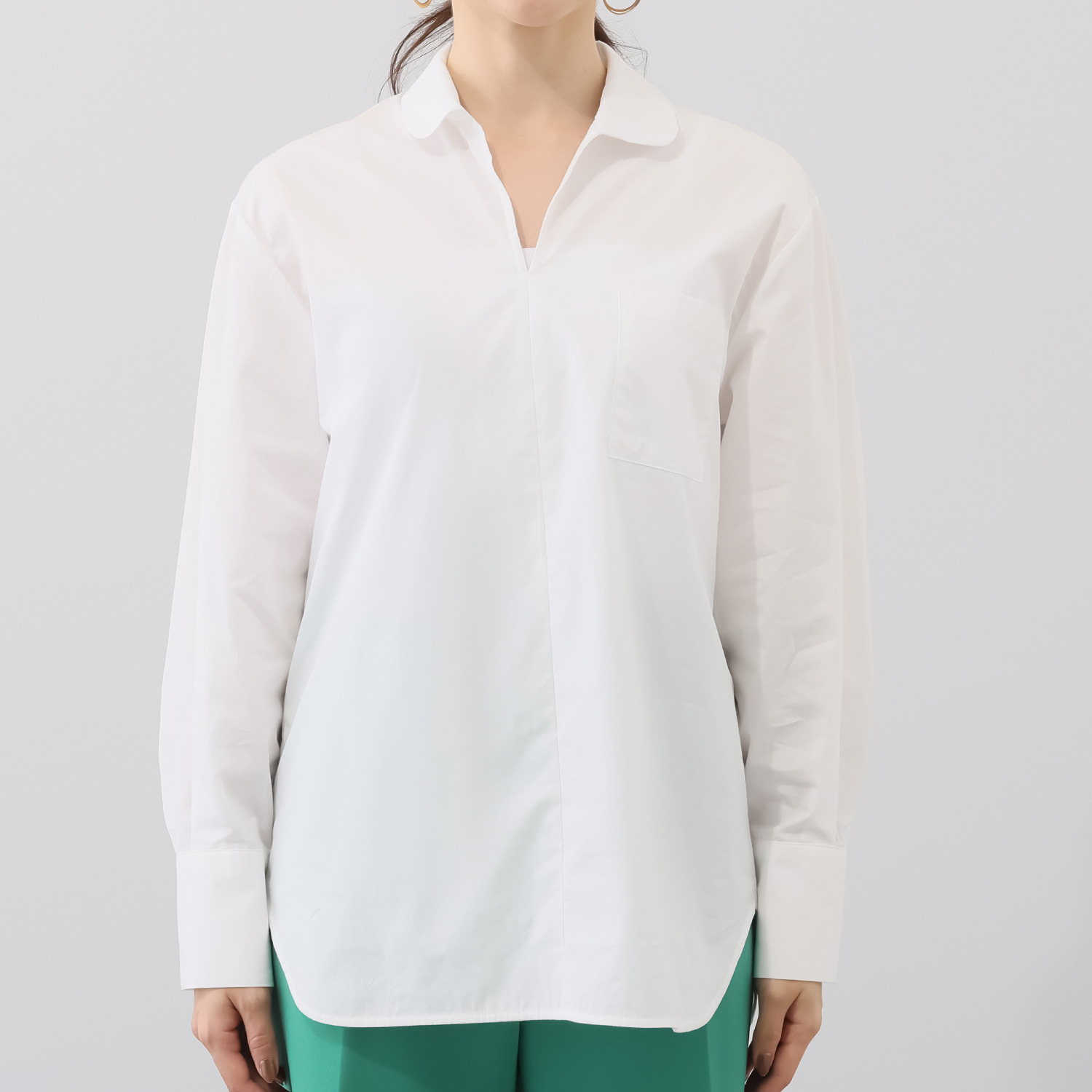 ヘ・エラ 大人美人な白シャツ