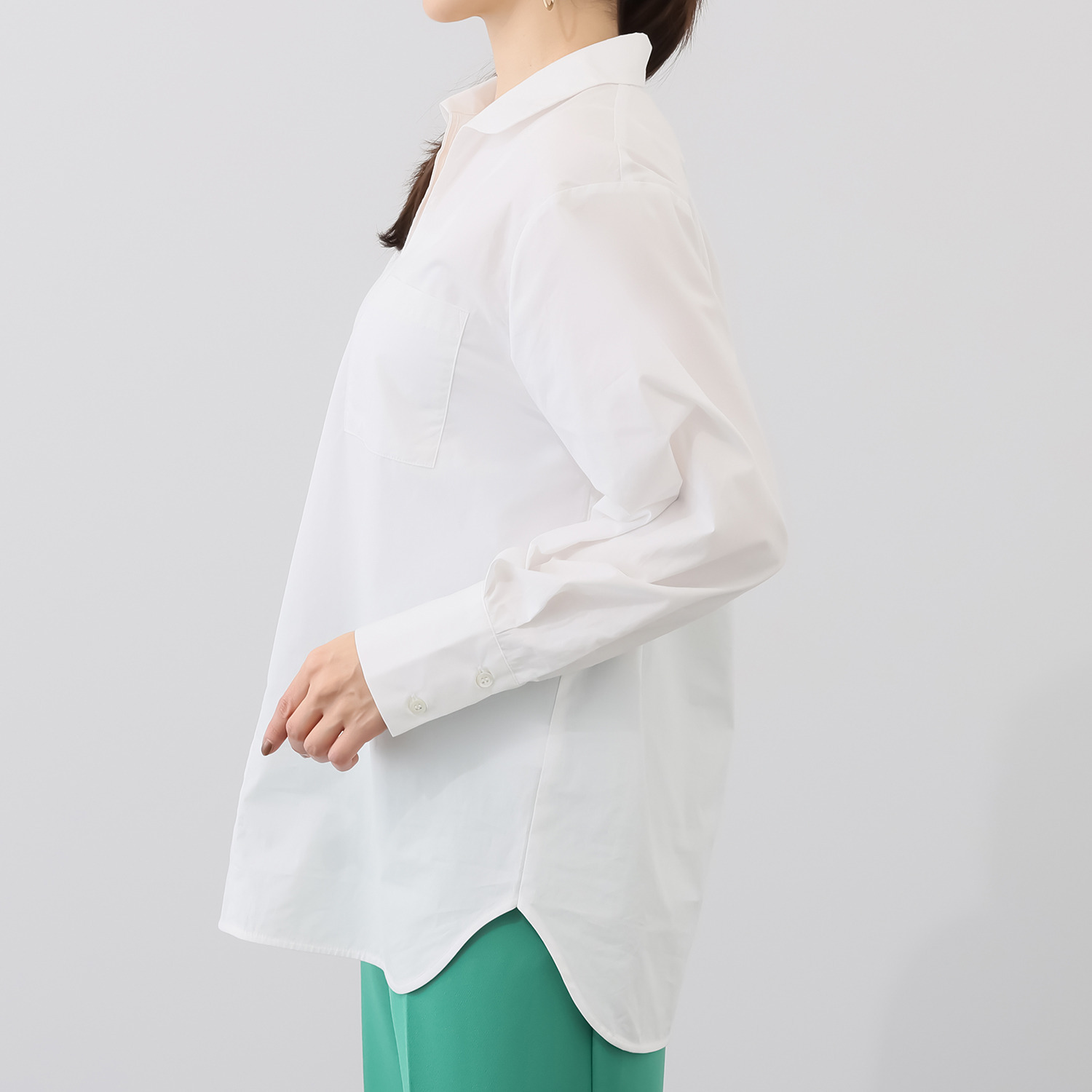 ヘ・エラ 大人美人な白シャツ