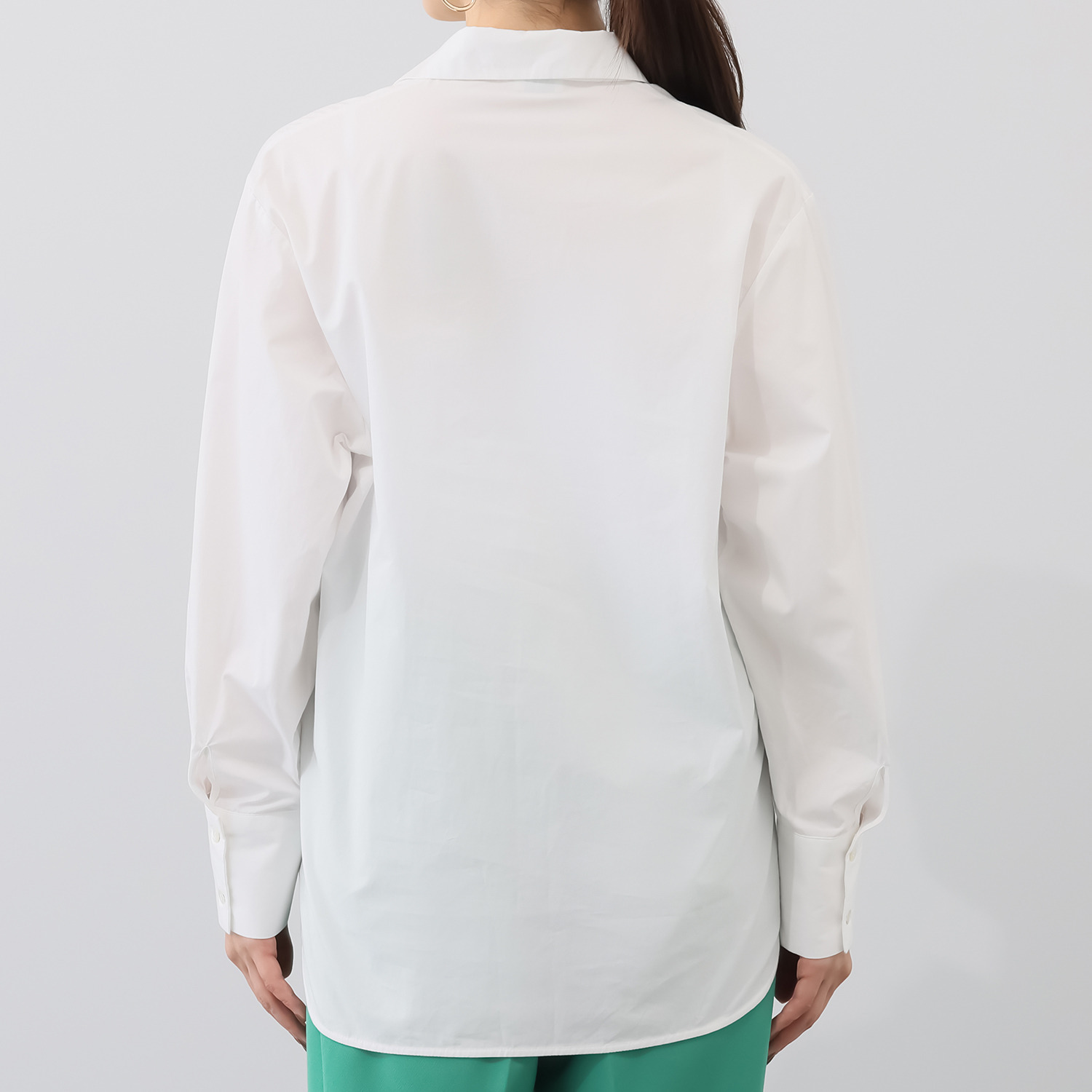 ヘ・エラ 大人美人な白シャツ