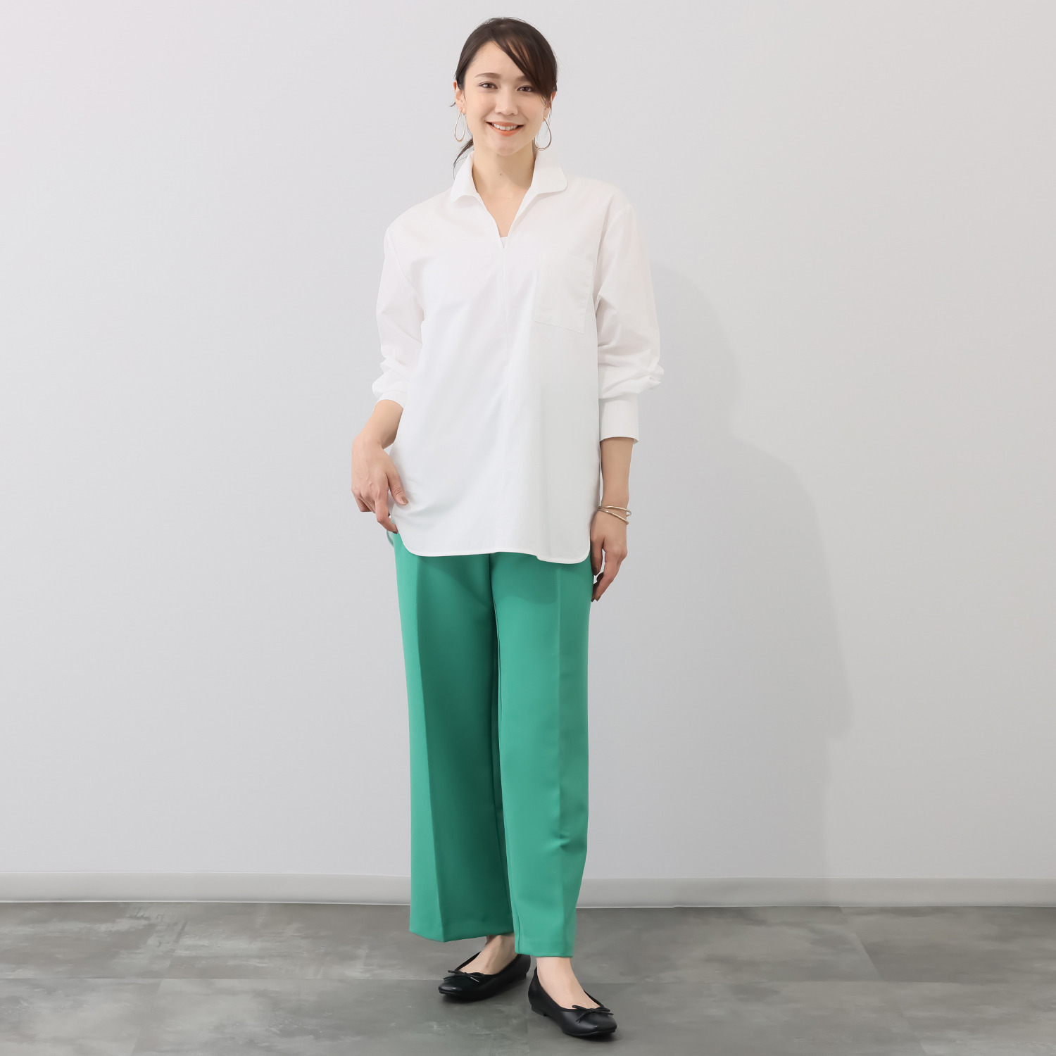 ヘ・エラ 大人美人な白シャツ