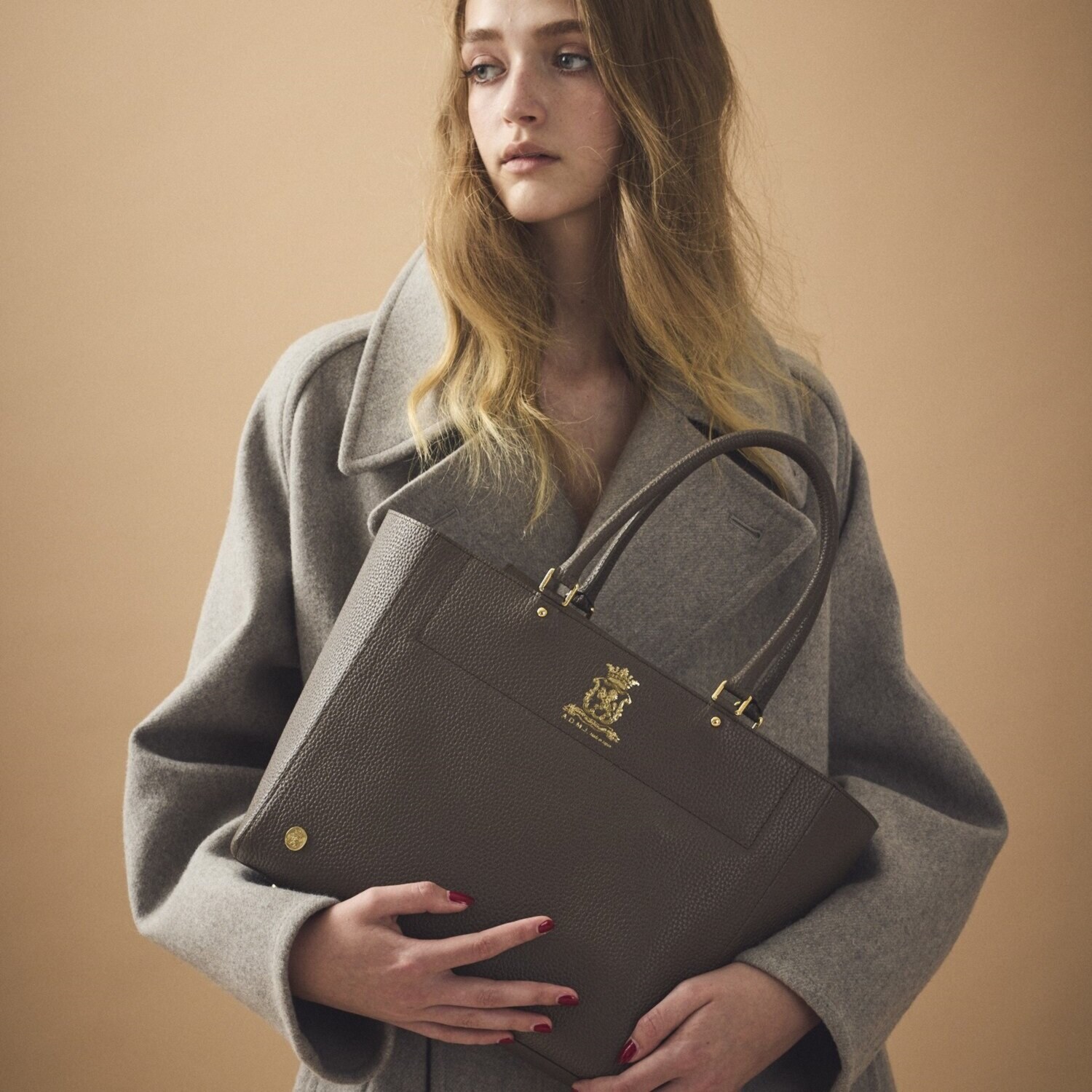 エーディーエムジェイ 牛革シュリンク型押し クレバートートバッグ