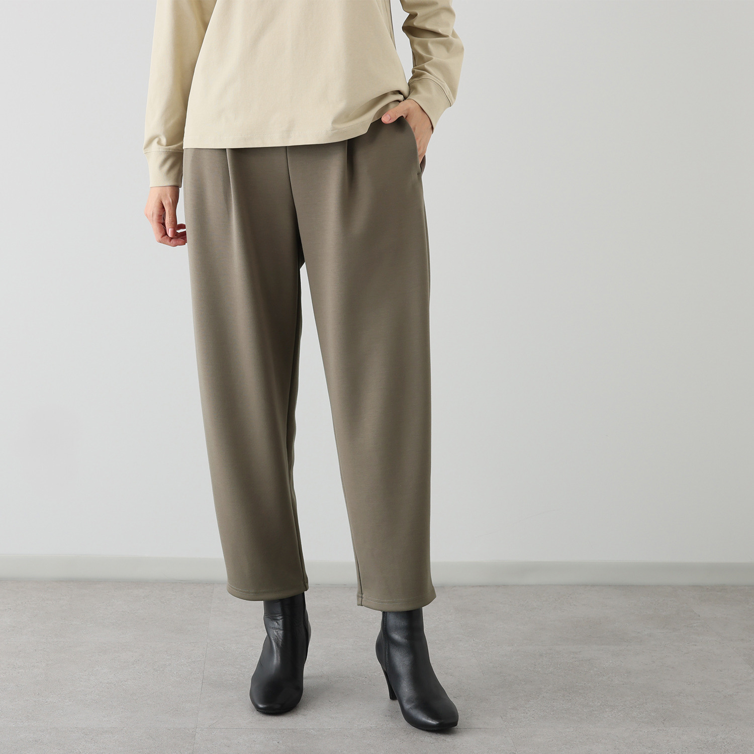 ルクオーレ つるすべ ソフトダンボール コクーンパンツ