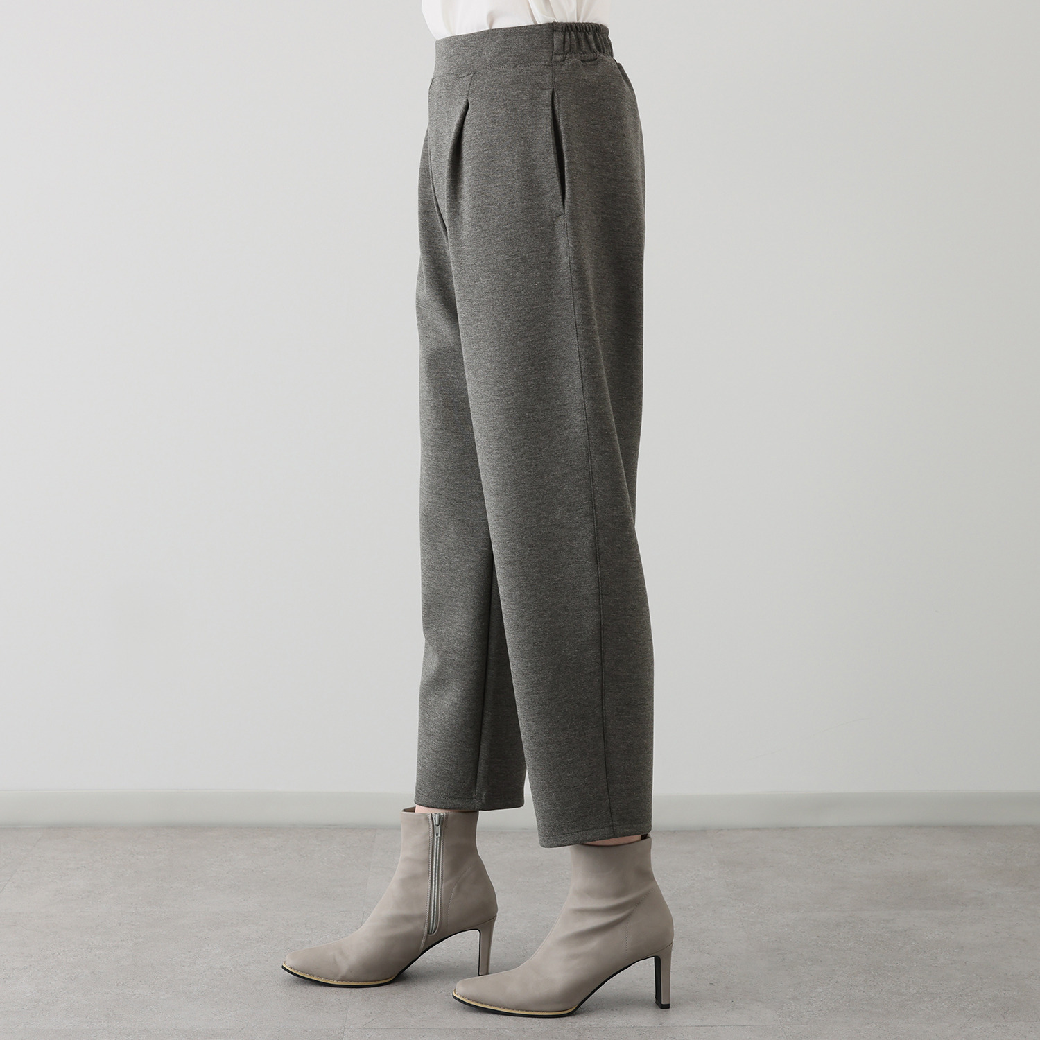 ルクオーレ つるすべ ソフトダンボール コクーンパンツ