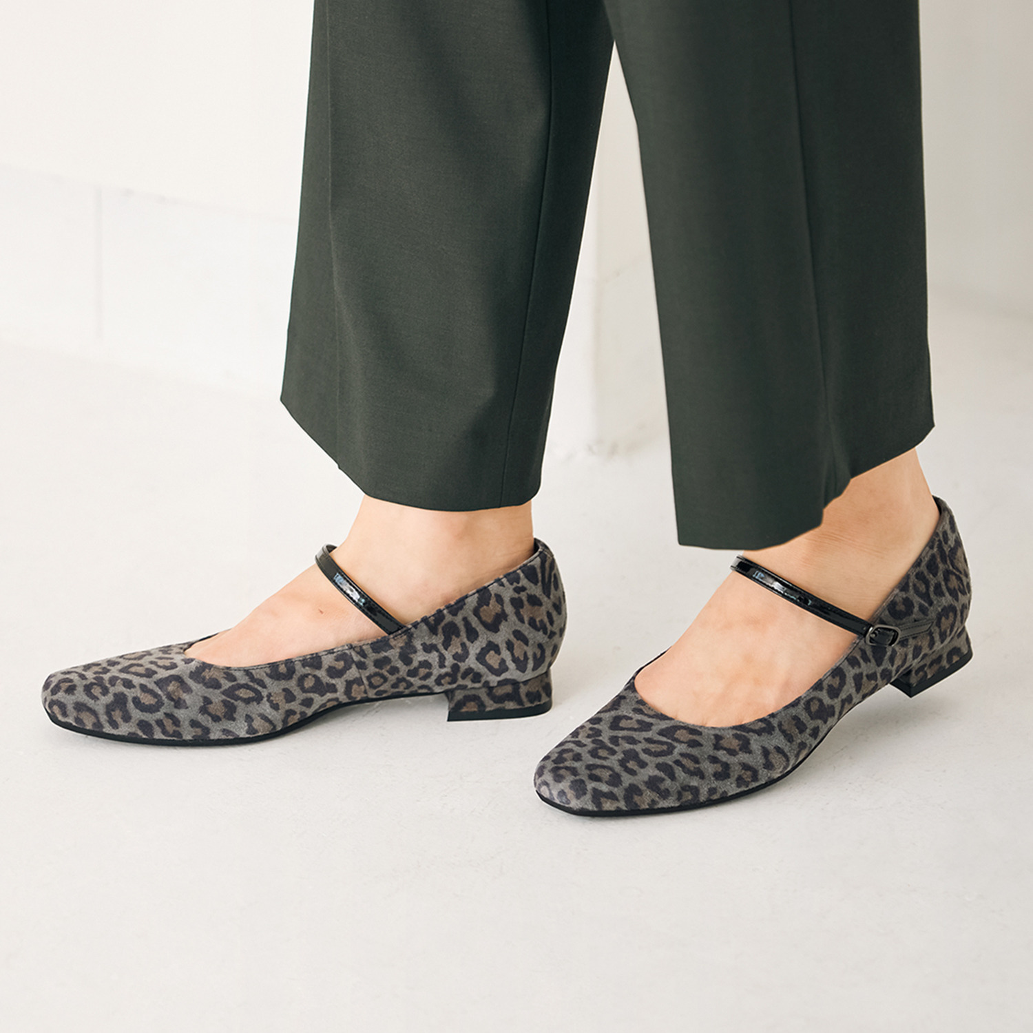 シェルシェエトワール メイドイン東京 はっ水 レザー柔らか仕立て あか抜け２ｃｍヒール メリージェーンパンプス