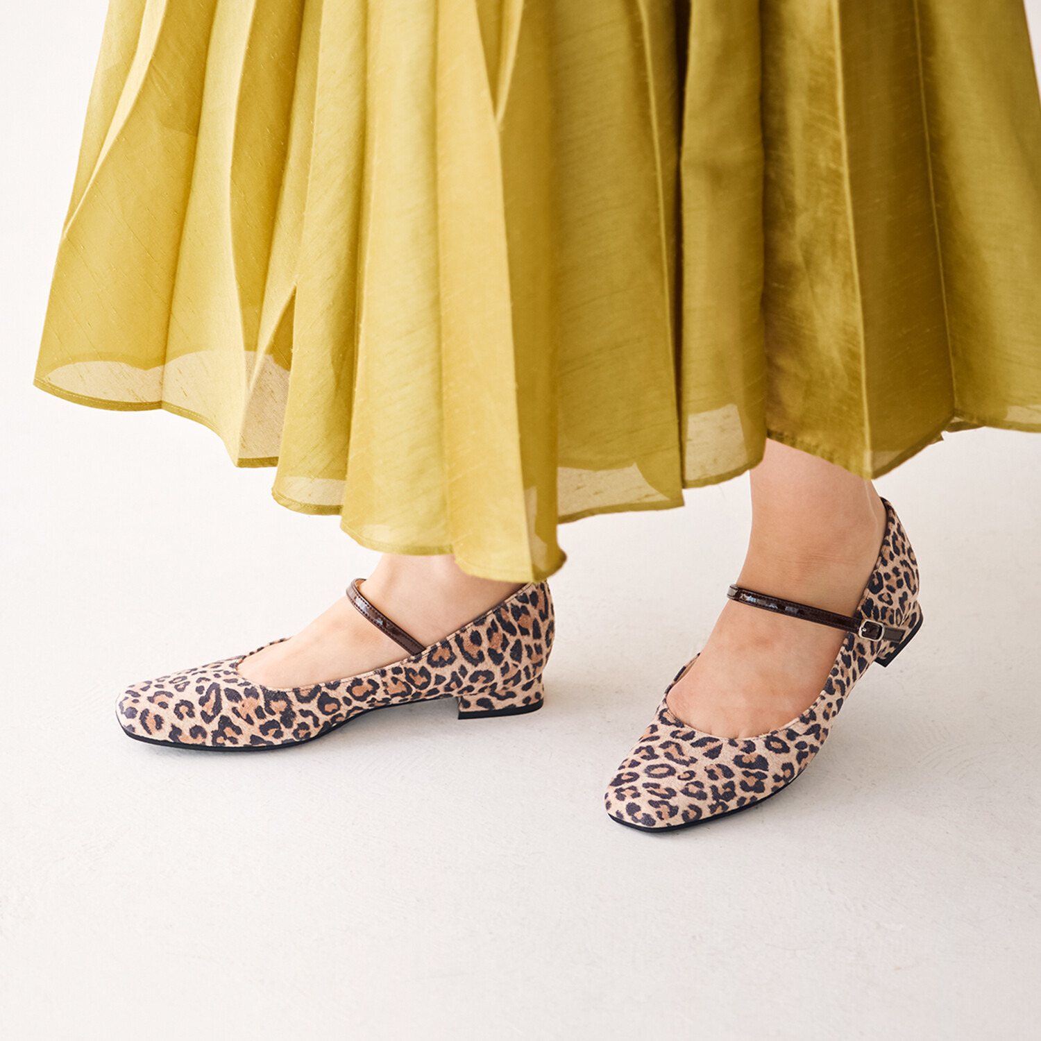 シェルシェエトワール メイドイン東京 はっ水 レザー柔らか仕立て あか抜け２ｃｍヒール メリージェーンパンプス