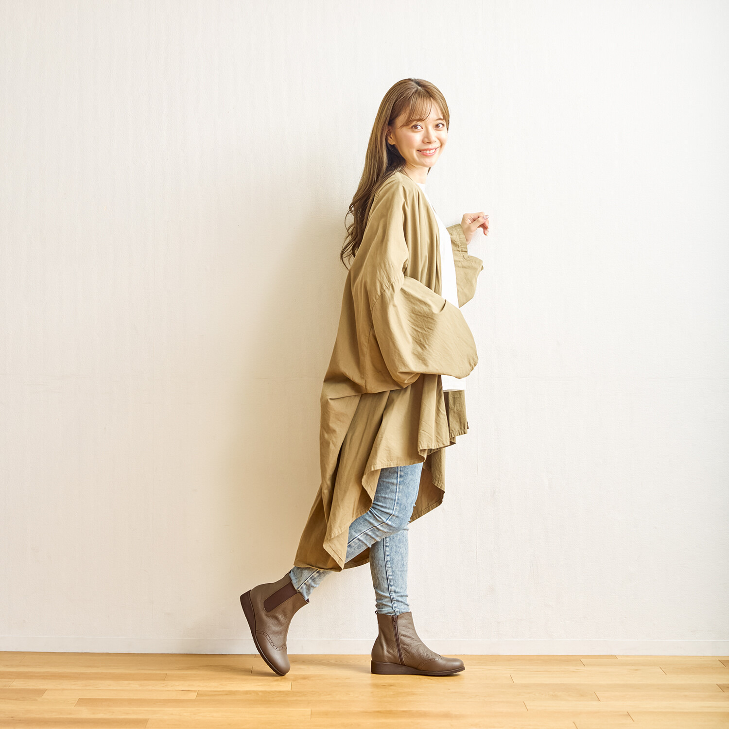 フィグリーノ 日本製　牛革柔らか仕立て 超軽量　メダリオン ウェッジソールブーツ