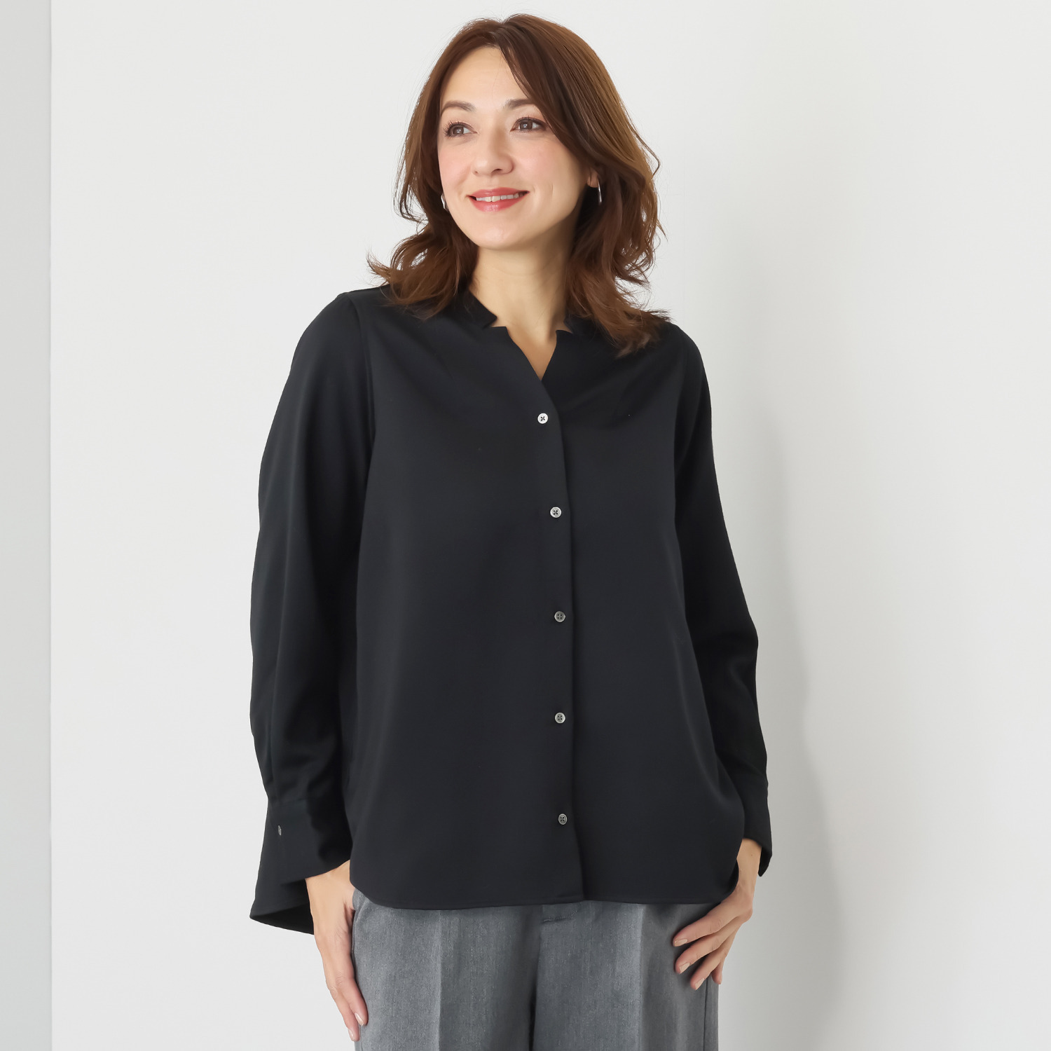 レア　ジェム ウールベネシャンの 優雅なツヤが映える シャツジャケット