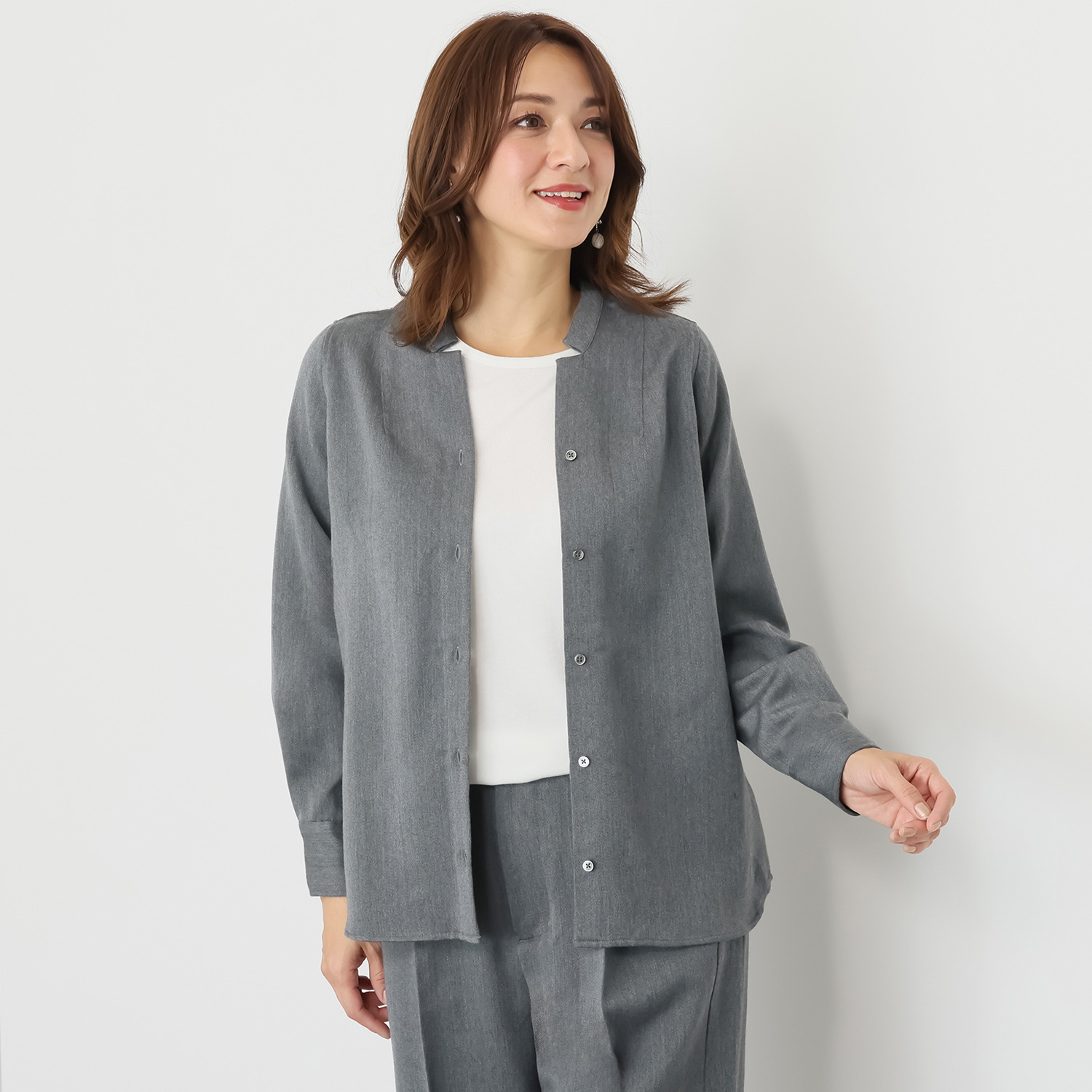 レア　ジェム ウールベネシャンの 優雅なツヤが映える シャツジャケット