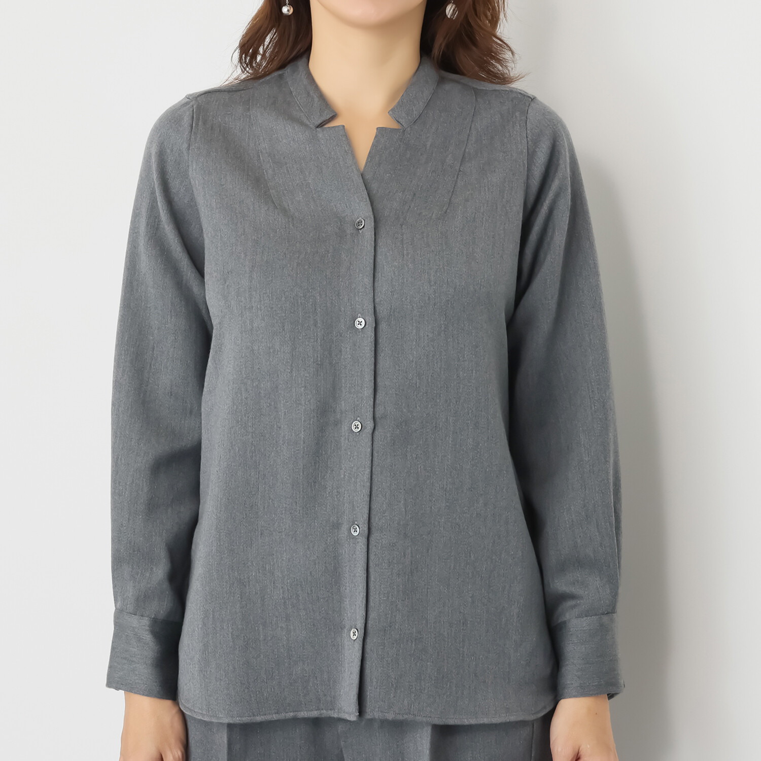 レア　ジェム ウールベネシャンの 優雅なツヤが映える シャツジャケット