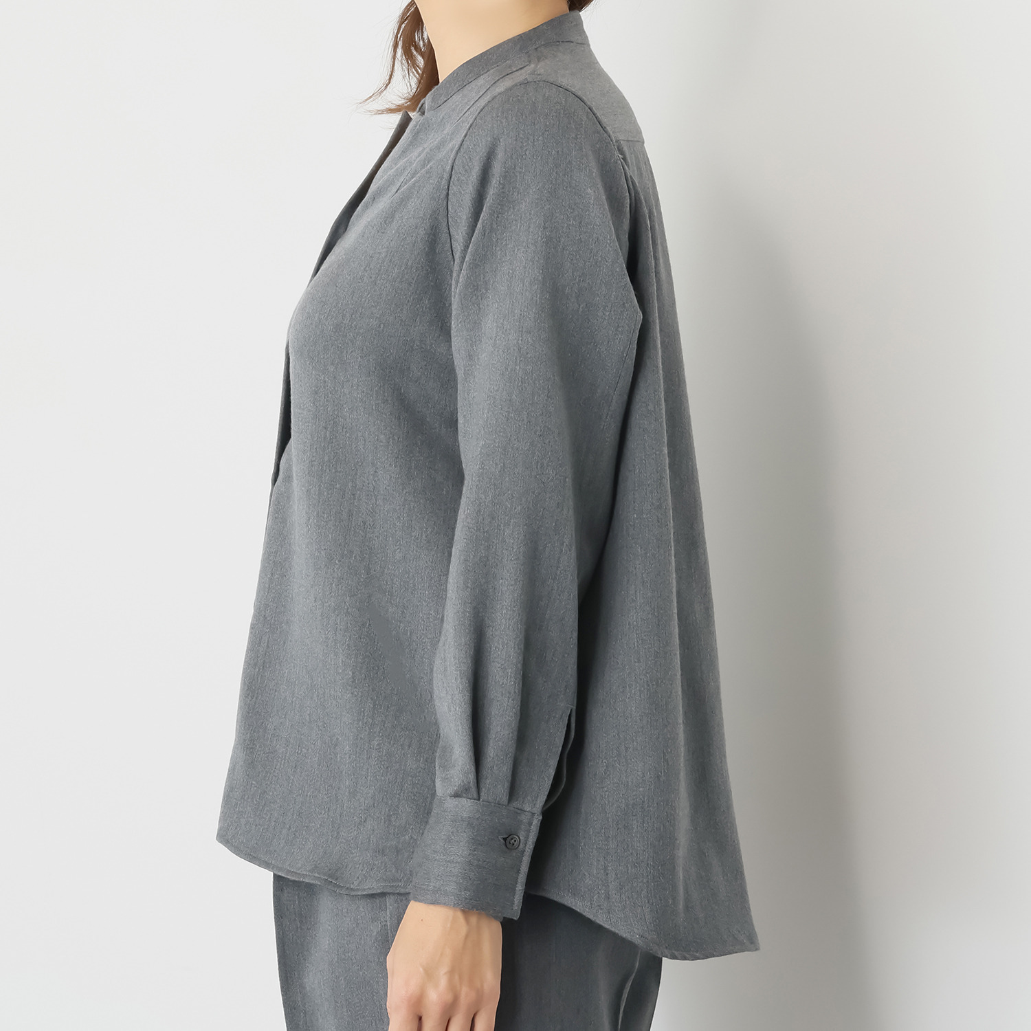 レア　ジェム ウールベネシャンの 優雅なツヤが映える シャツジャケット