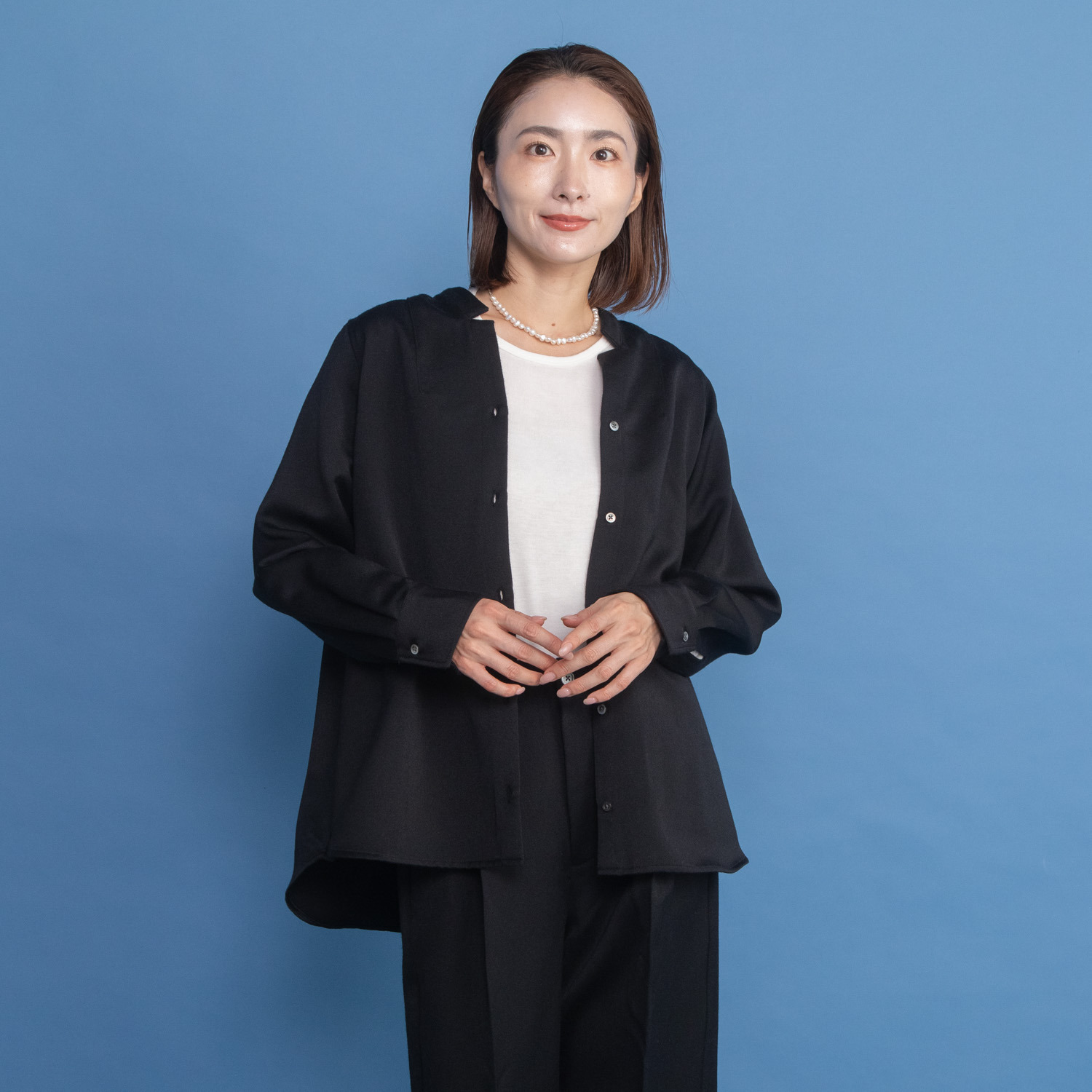 レア　ジェム ウールベネシャンの 優雅なツヤが映える シャツジャケット