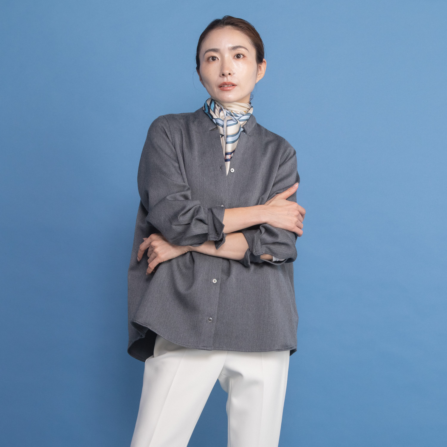 レア　ジェム ウールベネシャンの 優雅なツヤが映える シャツジャケット