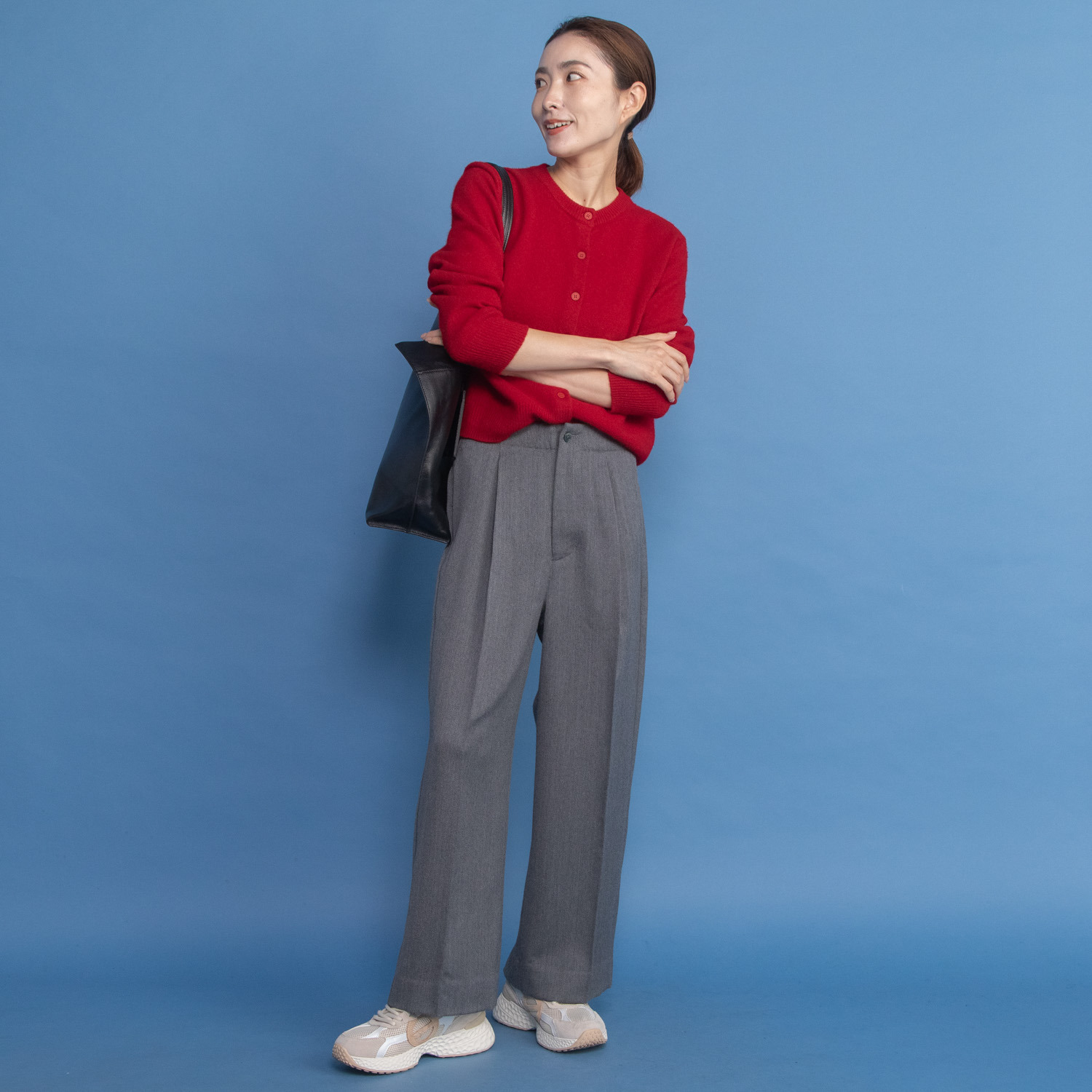 レア　ジェム ウールベネシャンの 優雅なツヤが映える ワイドパンツ