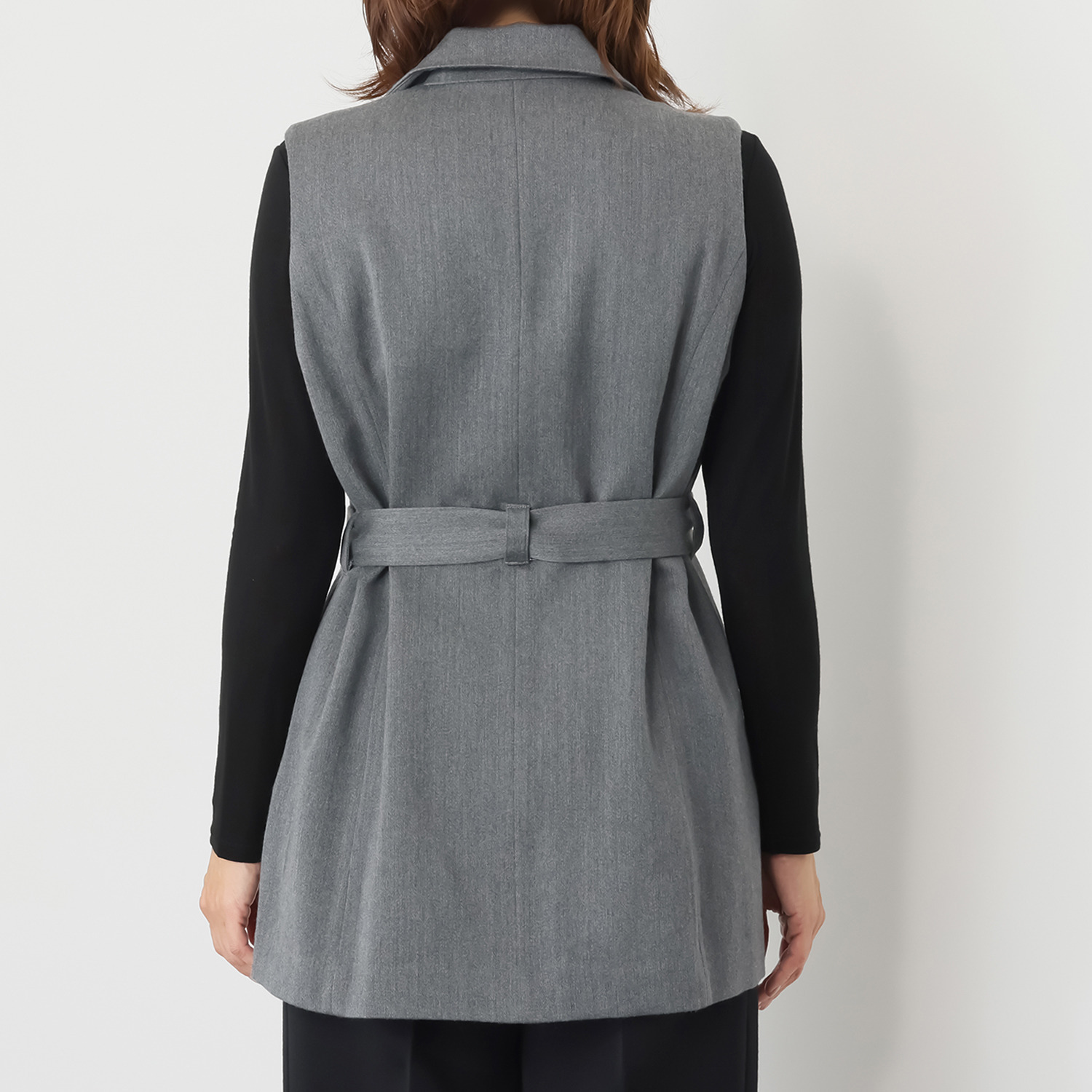 レア　ジェム ウールベネシャンの 優雅なツヤが映える デザインベスト