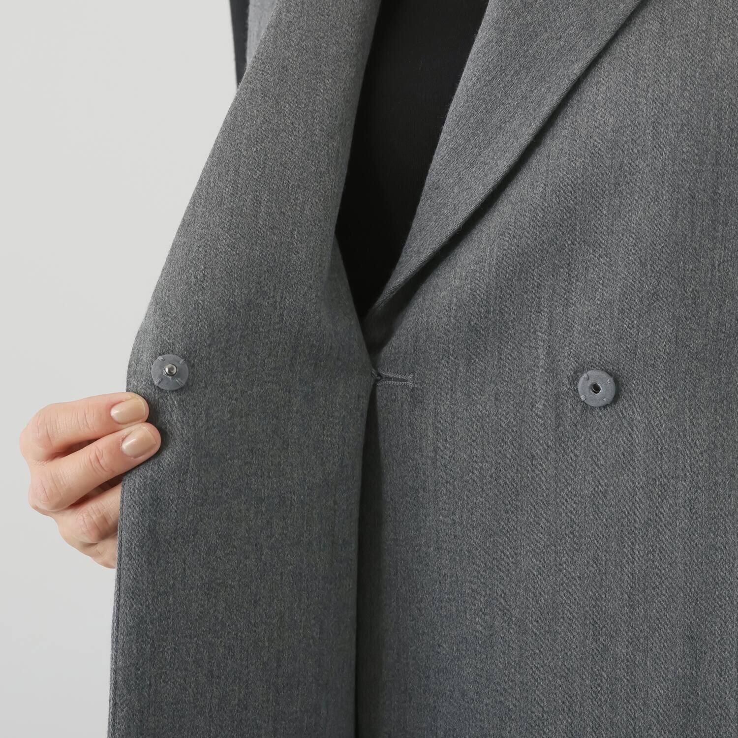 レア　ジェム ウールベネシャンの 優雅なツヤが映える デザインベスト