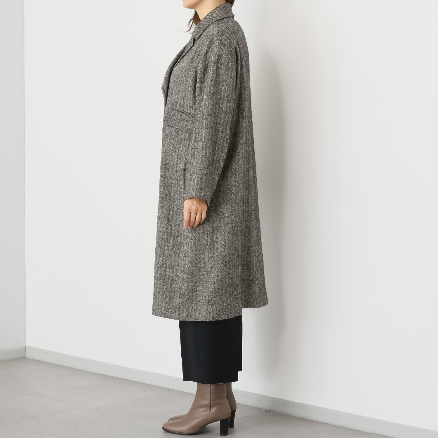 レア　ジェム ヘリンボーンウールで 優雅に軽やかに羽織る ダブルデザインコート