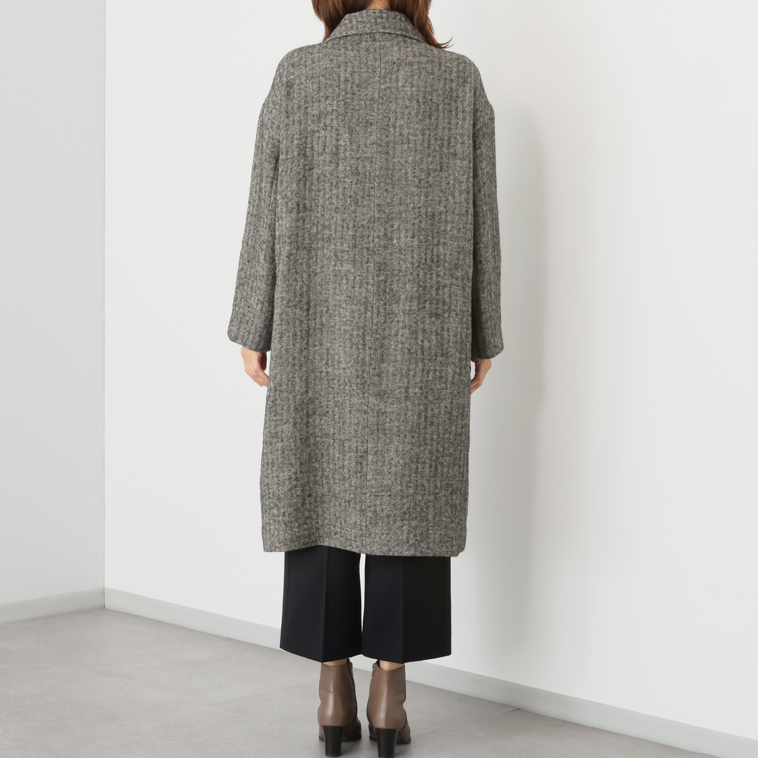 レア　ジェム ヘリンボーンウールで 優雅に軽やかに羽織る ダブルデザインコート