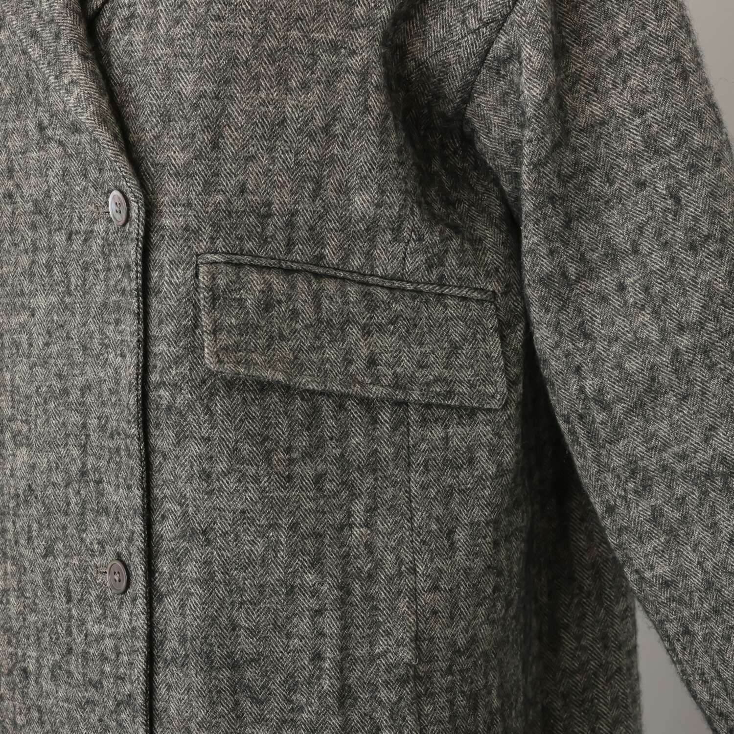 レア　ジェム ヘリンボーンウールで 優雅に軽やかに羽織る ダブルデザインコート