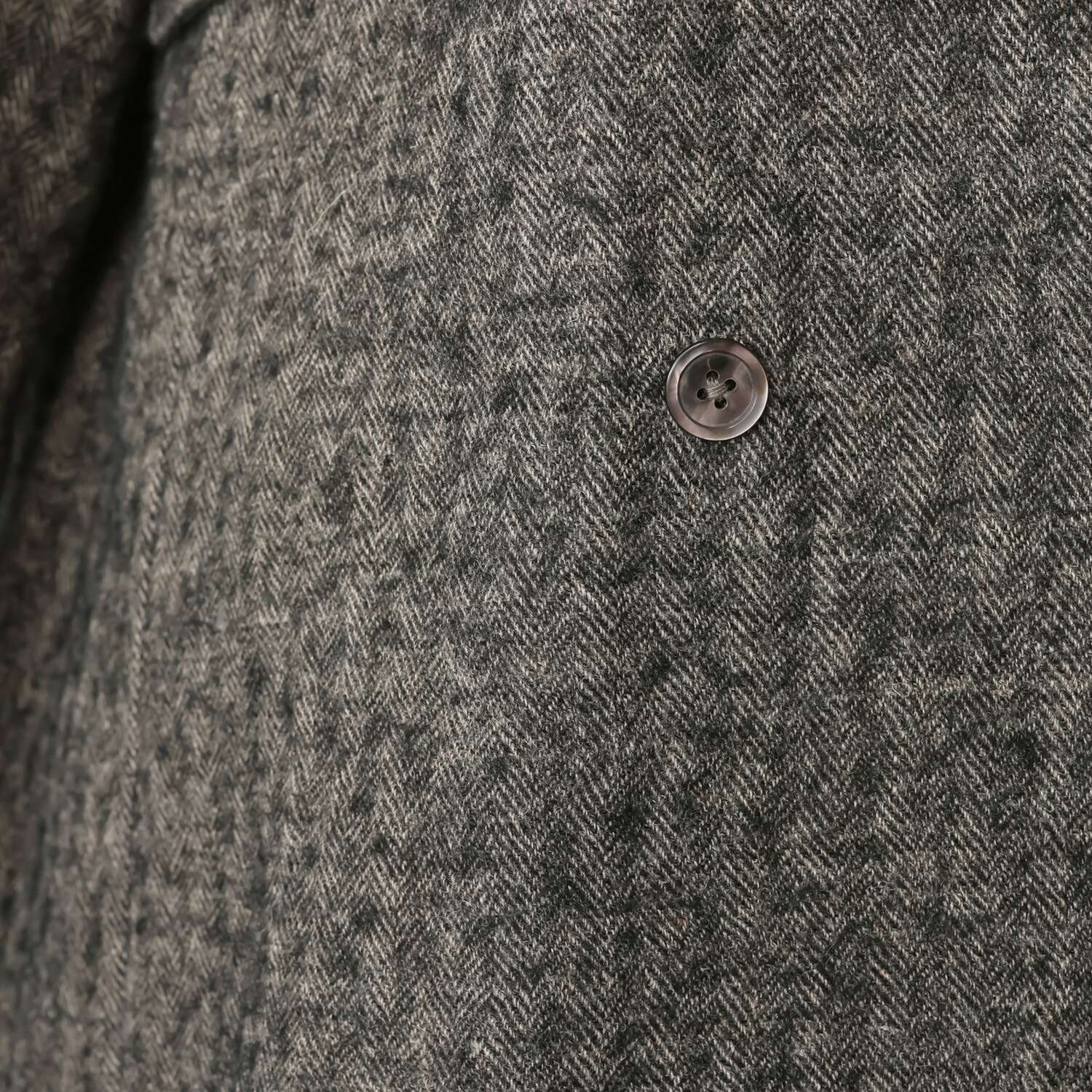 レア　ジェム ヘリンボーンウールで 優雅に軽やかに羽織る ダブルデザインコート