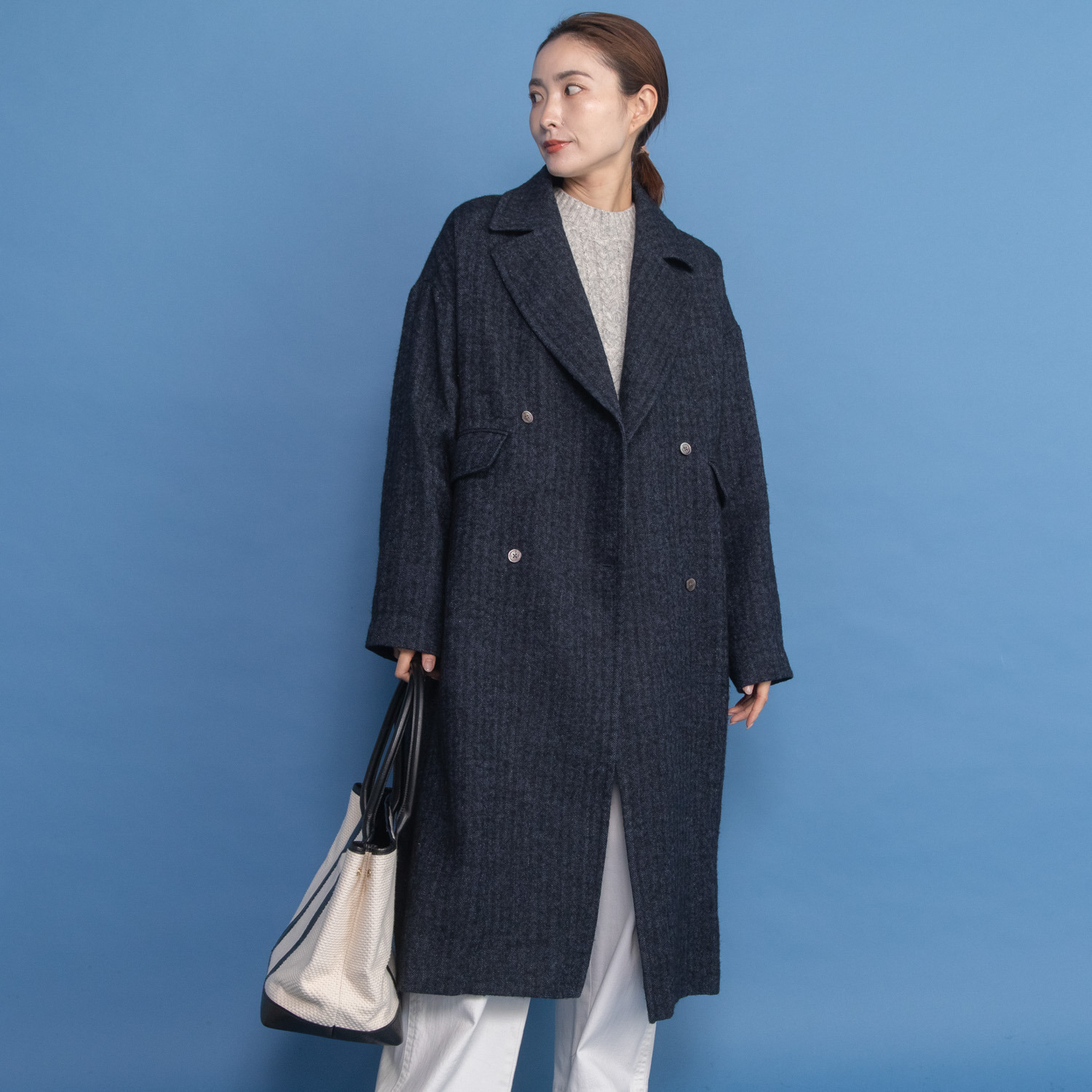 レア　ジェム ヘリンボーンウールで 優雅に軽やかに羽織る ダブルデザインコート