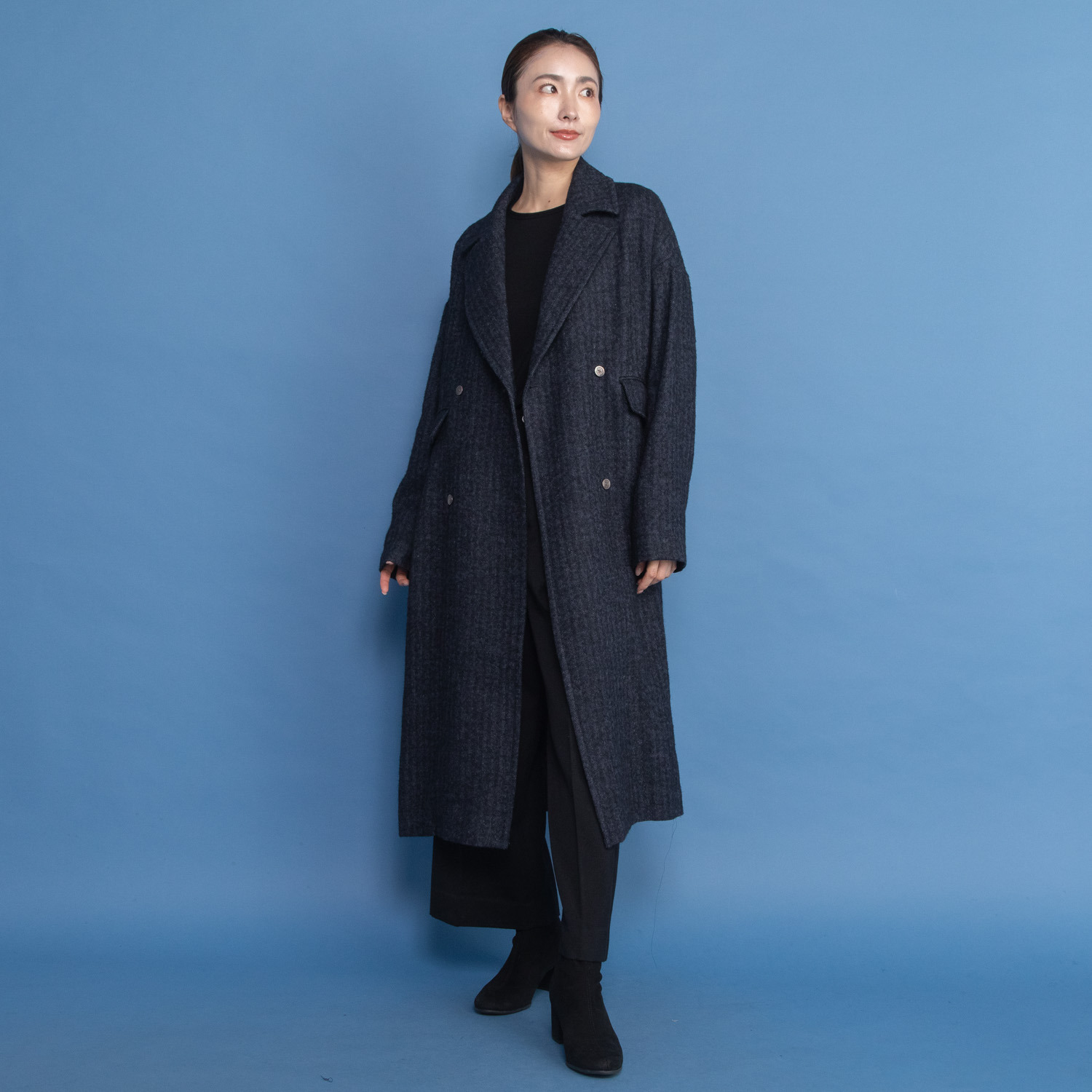 レア　ジェム ヘリンボーンウールで 優雅に軽やかに羽織る ダブルデザインコート