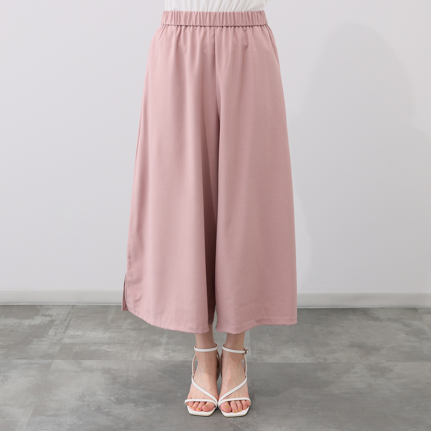 ラ・シュシュ さらさらドライ生地の 裾スリット入り ガウチョパンツ