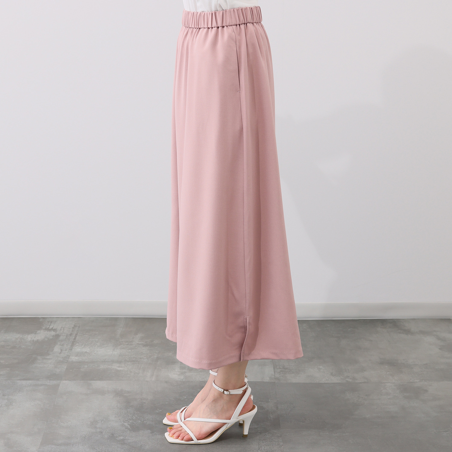 ラ・シュシュ さらさらドライ生地の 裾スリット入り ガウチョパンツ