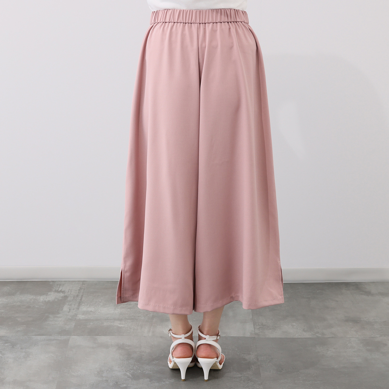 ラ・シュシュ さらさらドライ生地の 裾スリット入り ガウチョパンツ