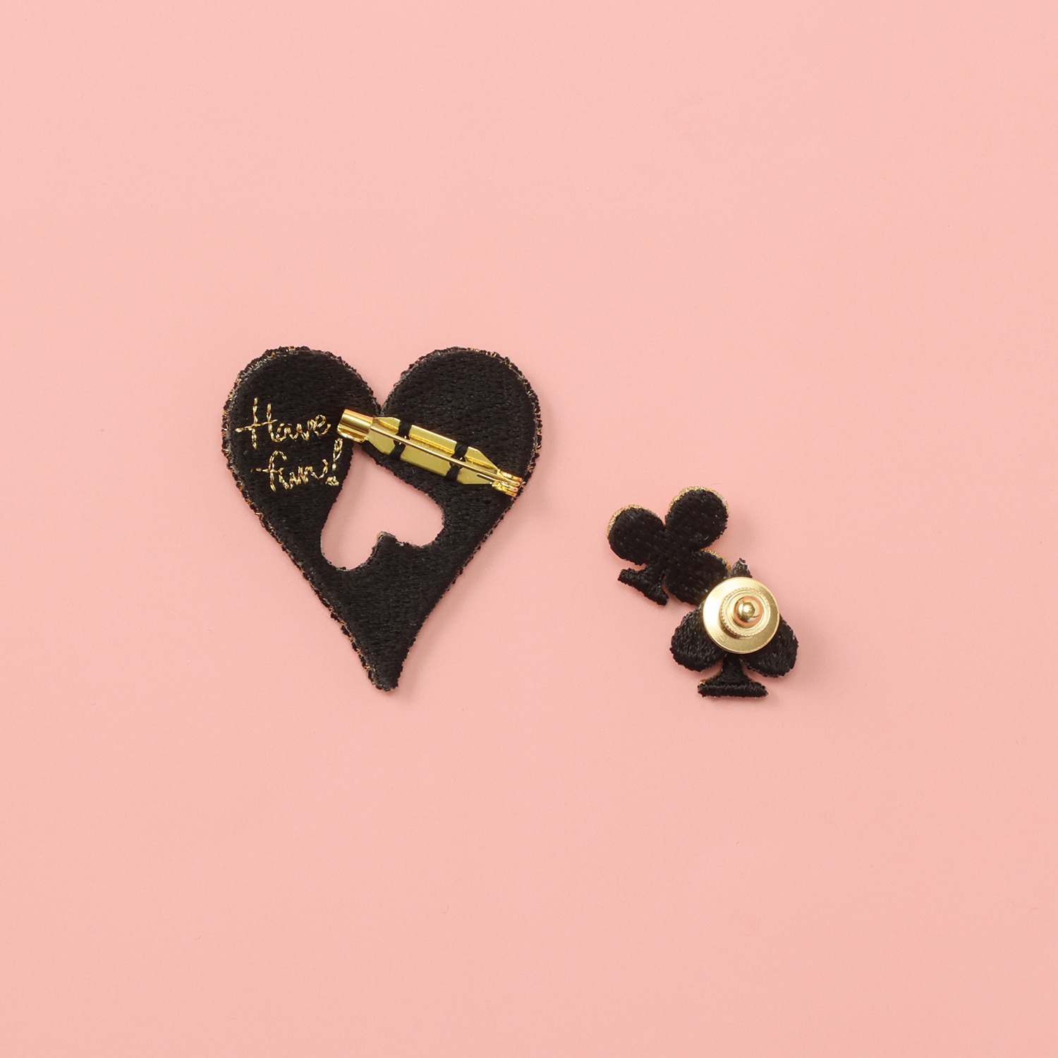 ラカム お楽しみ袋 日本製　手作業組み立て 立体刺しゅうブローチ ４点セット