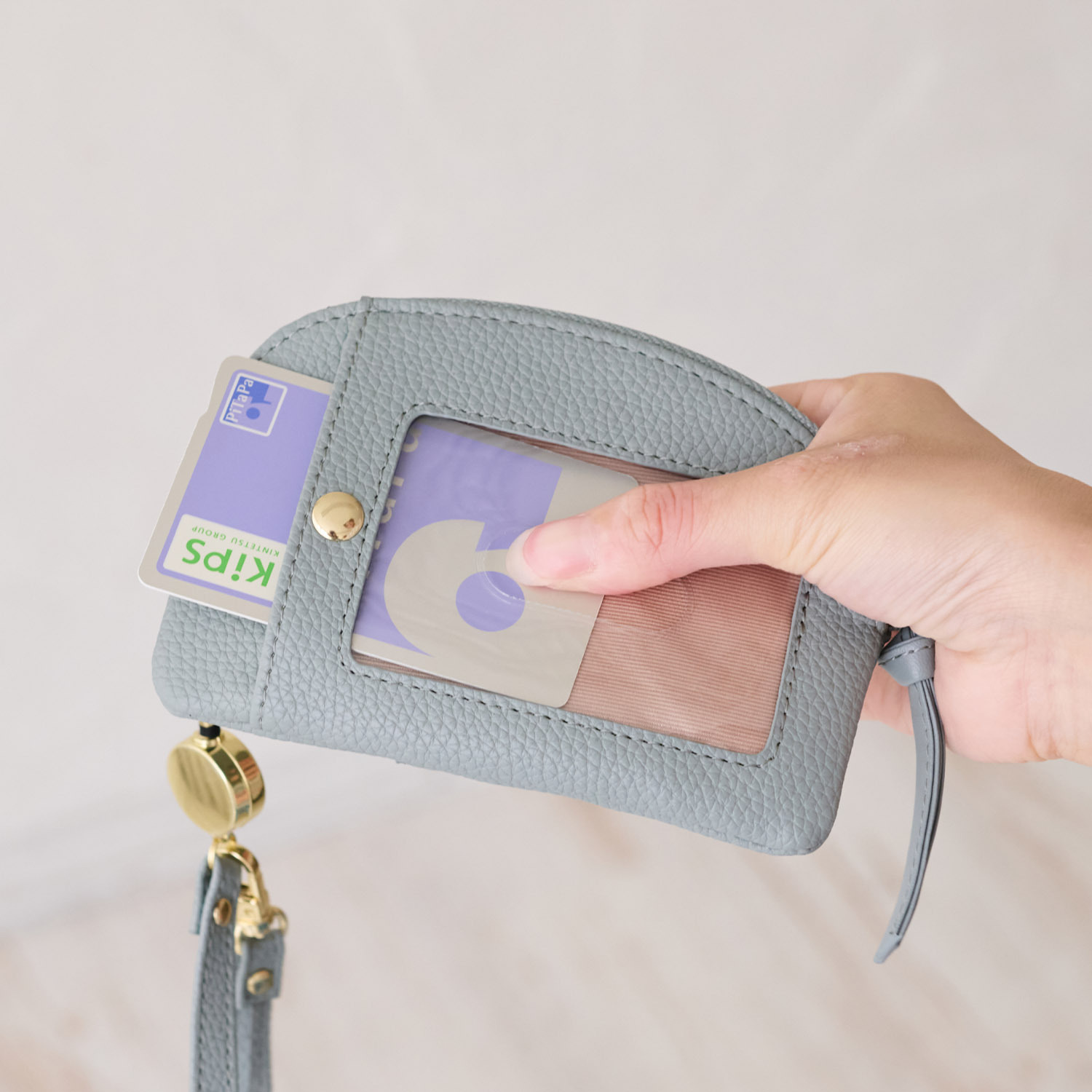 リズデイズ ゾウモティーフ マルチパスケース