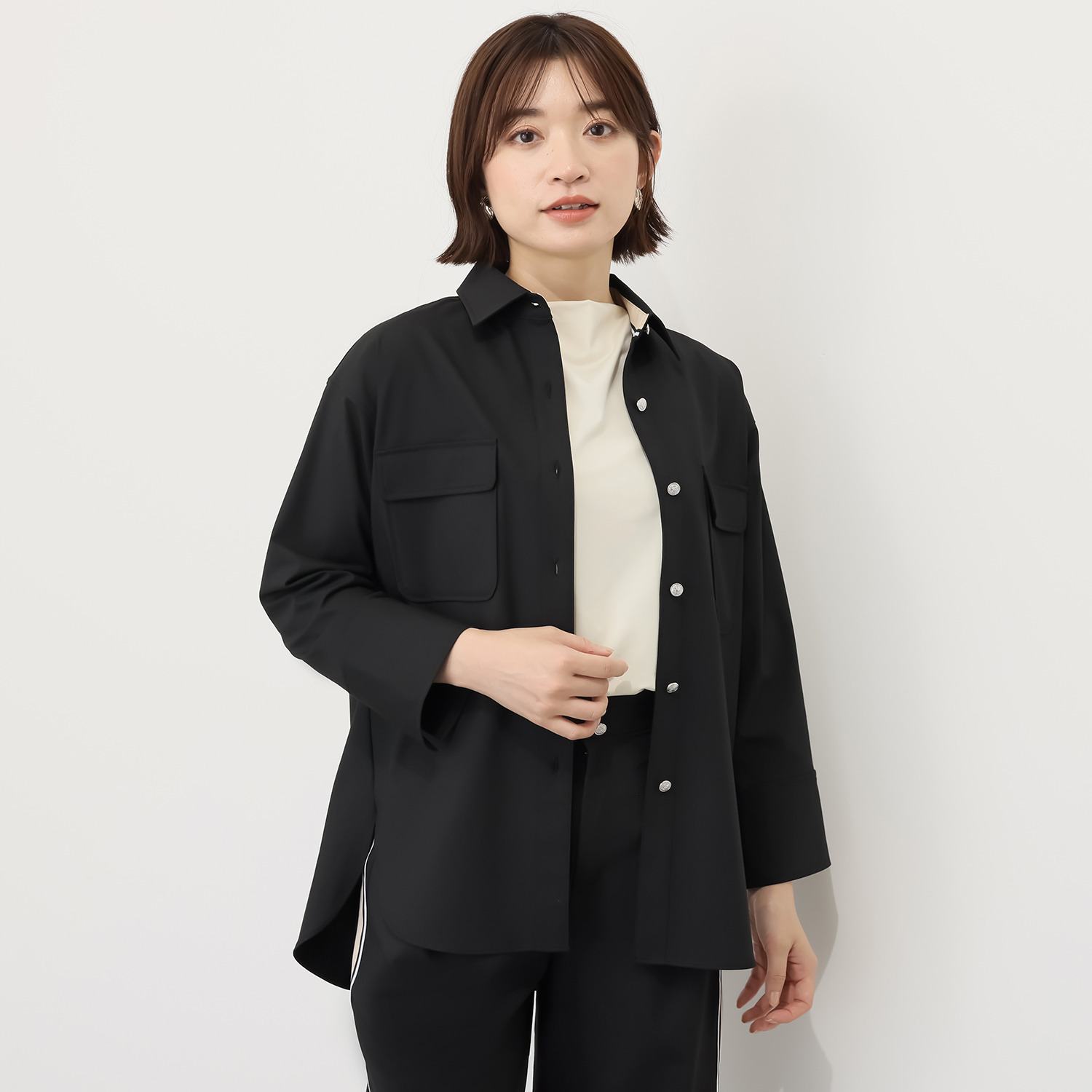 ボン・ブリコラージュ バイ　レイコ・ホウセンジ 接触冷感がうれしい、 軽くて便利な機能派！ ロンドン風アクセントの ライトなシャツジャケット