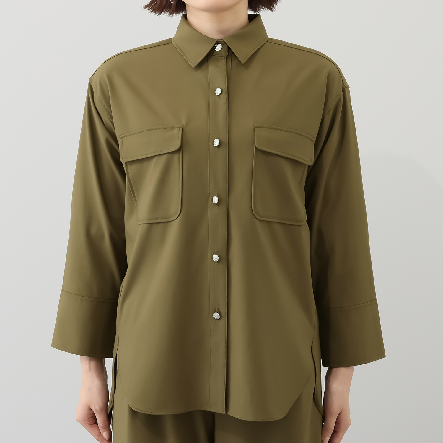 ボン・ブリコラージュ バイ　レイコ・ホウセンジ 接触冷感がうれしい、 軽くて便利な機能派！ ロンドン風アクセントの ライトなシャツジャケット