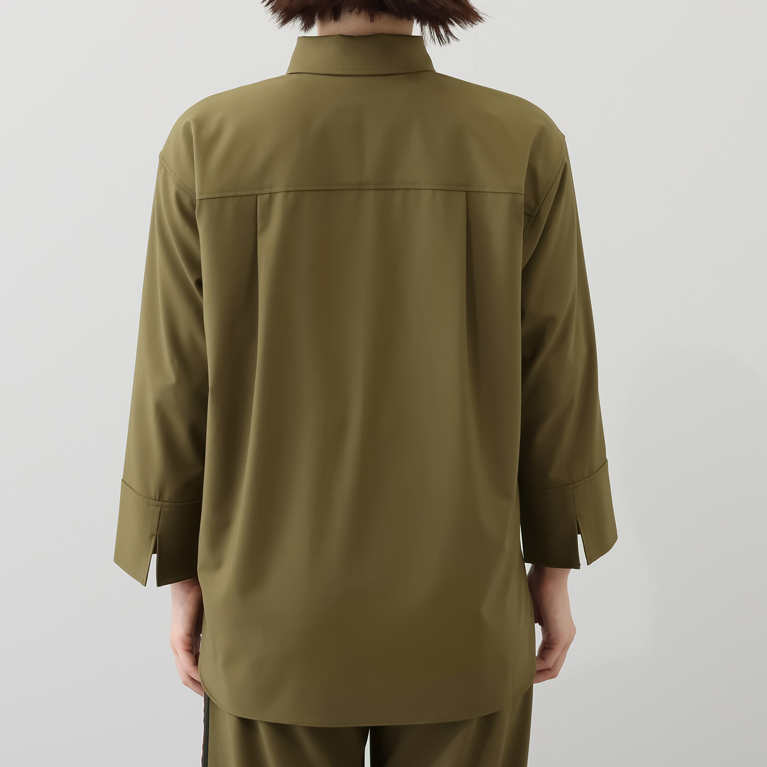 ボン・ブリコラージュ バイ　レイコ・ホウセンジ 接触冷感がうれしい、 軽くて便利な機能派！ ロンドン風アクセントの ライトなシャツジャケット