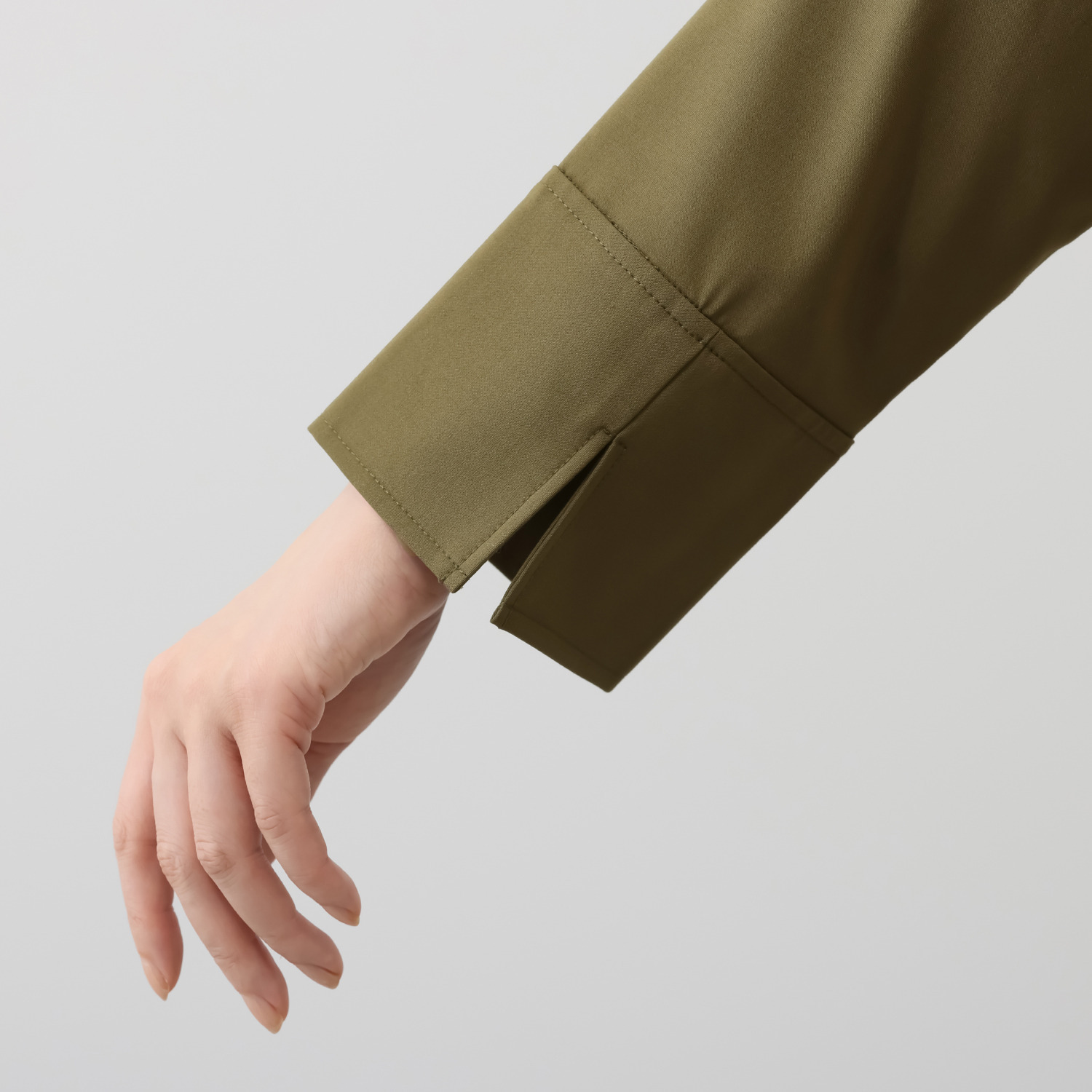 ボン・ブリコラージュ バイ　レイコ・ホウセンジ 接触冷感がうれしい、 軽くて便利な機能派！ ロンドン風アクセントの ライトなシャツジャケット